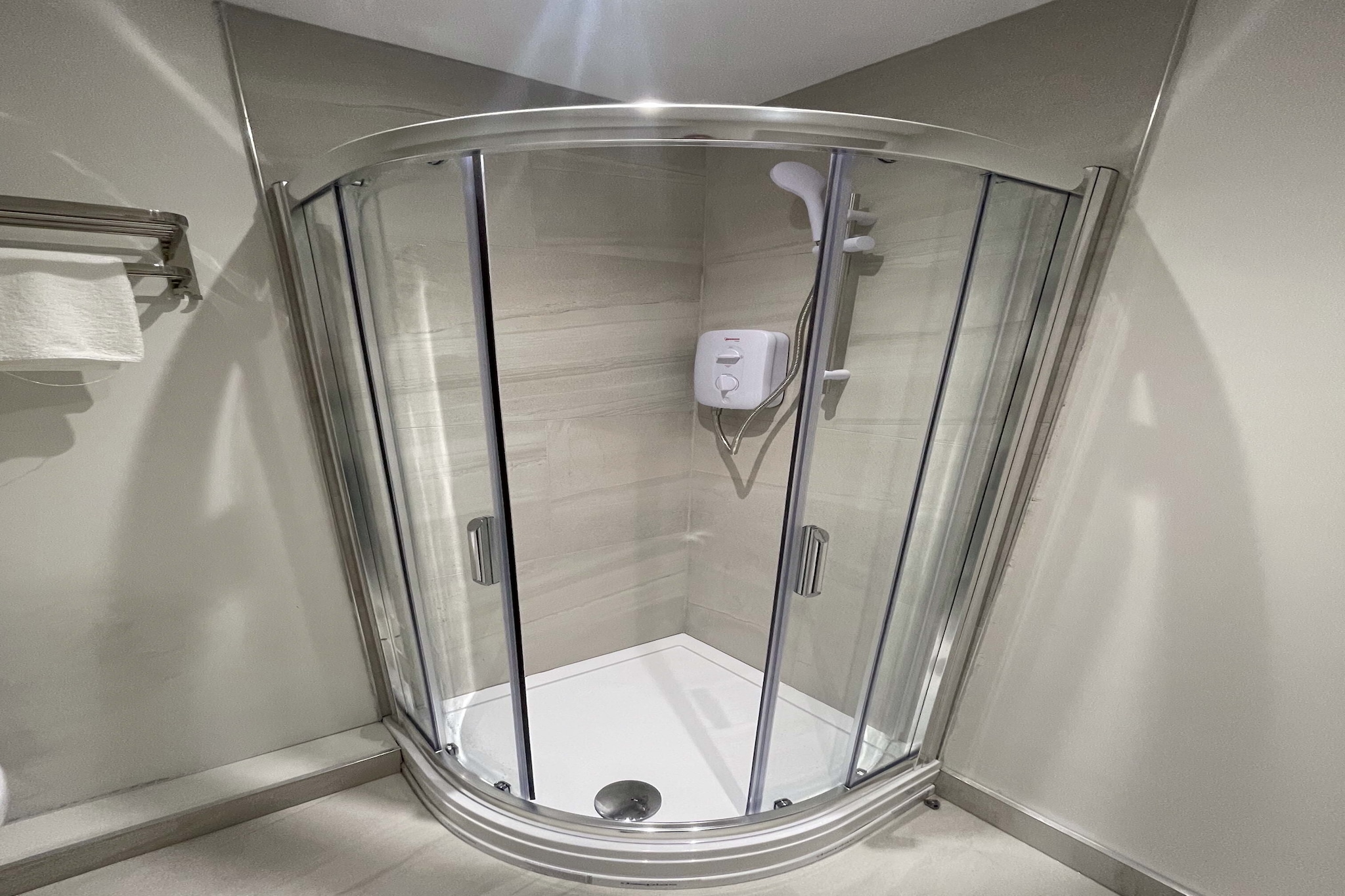 EN_MEH020_Standard Double Studio - Badkamer