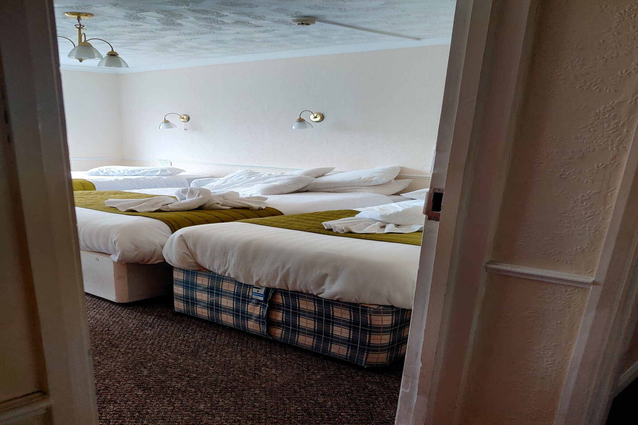 Standard Twin Room-Bedroom