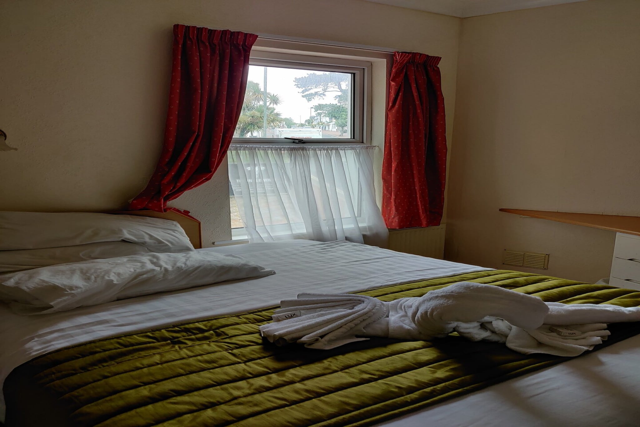 Standard Twin Room-Bedroom