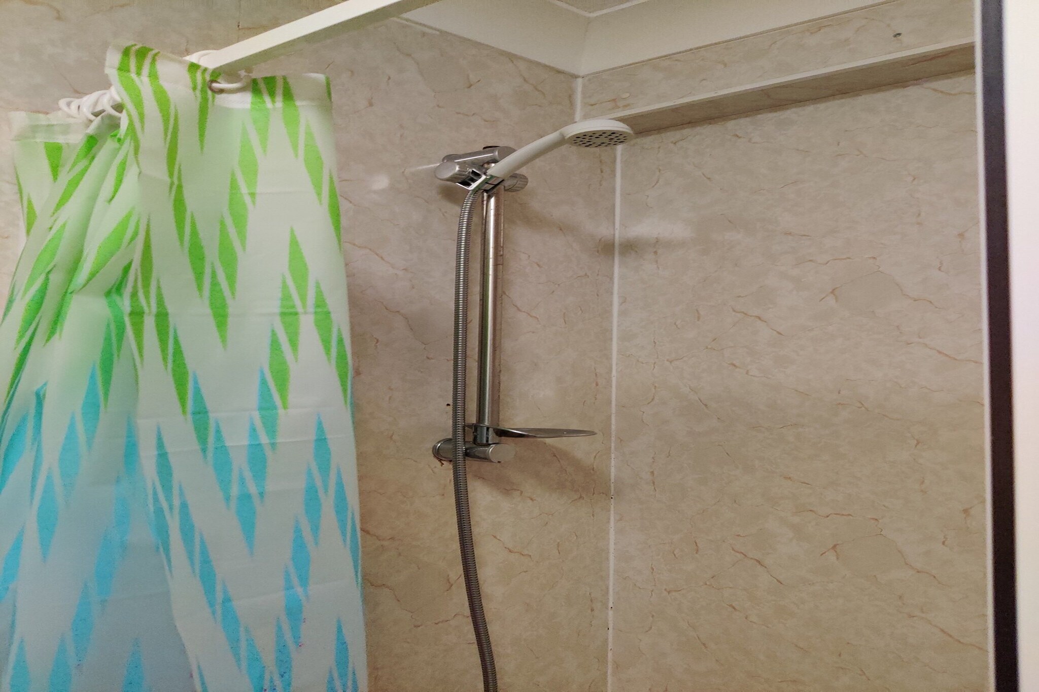 Standard Twin Room-Bathroom