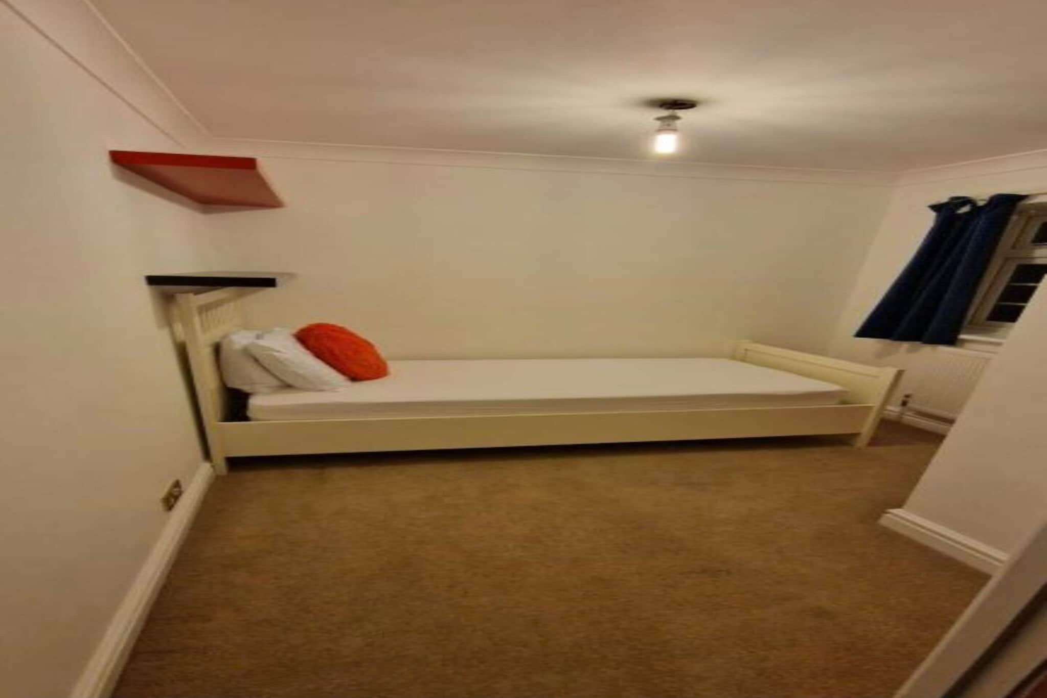Standard Single Room - Shared_EN_WOR002
