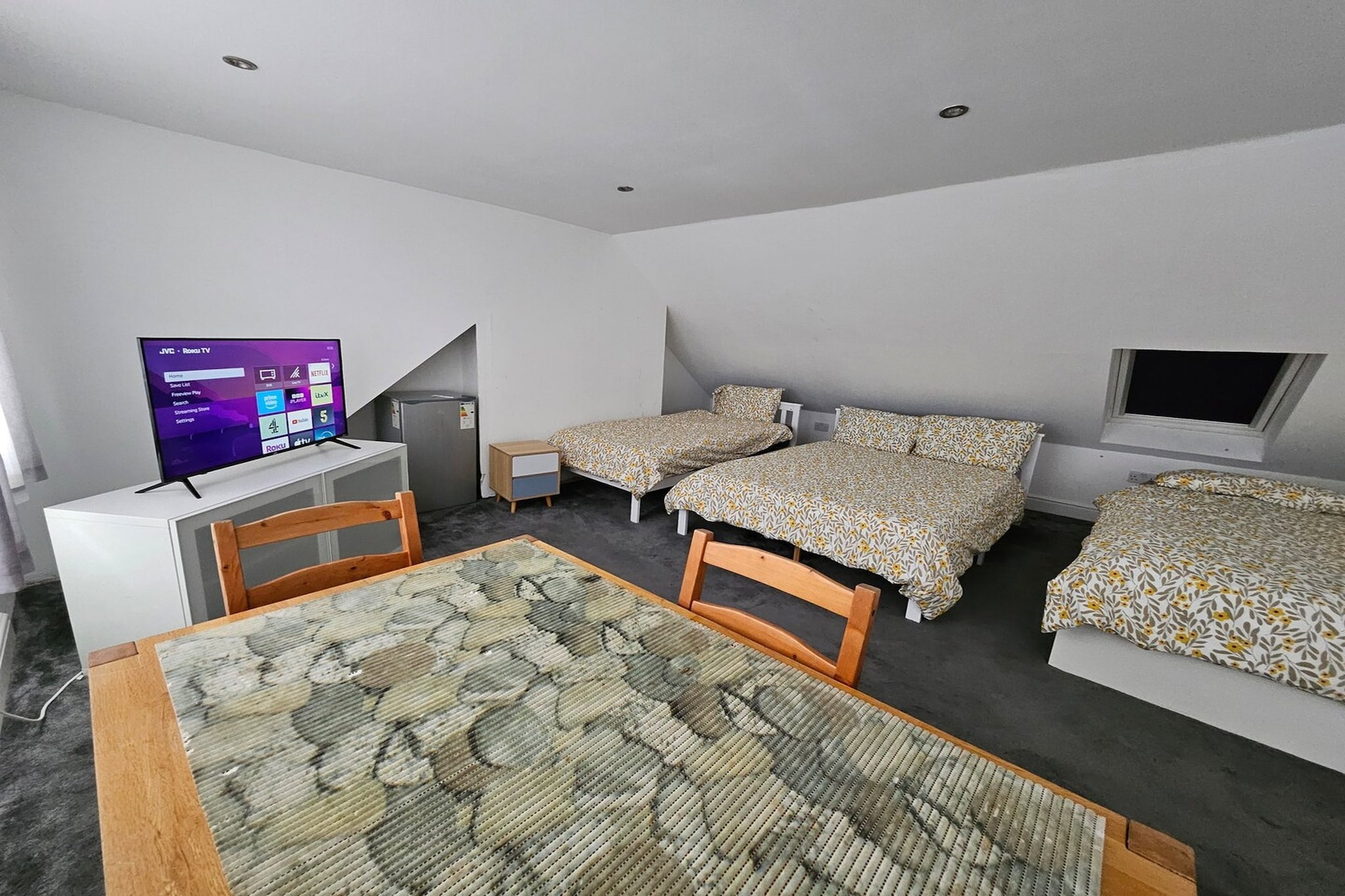 EN_WOR002_Three Bed Room Apartment (12 guests) - Bedroom