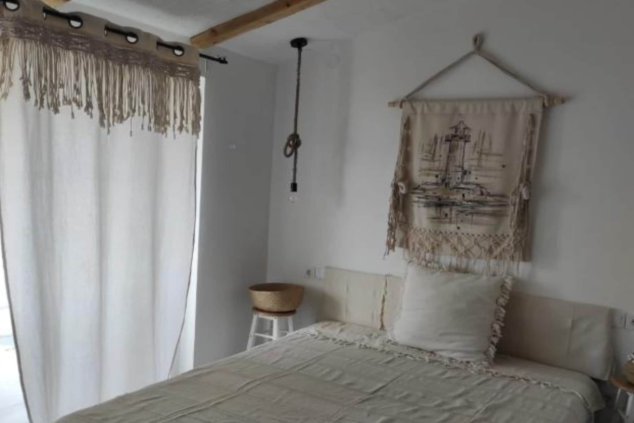 Modern Beachfront Apartments near Šibenik - Classic  Studio Apartment with Balcony and Sea View-Slaapkamer