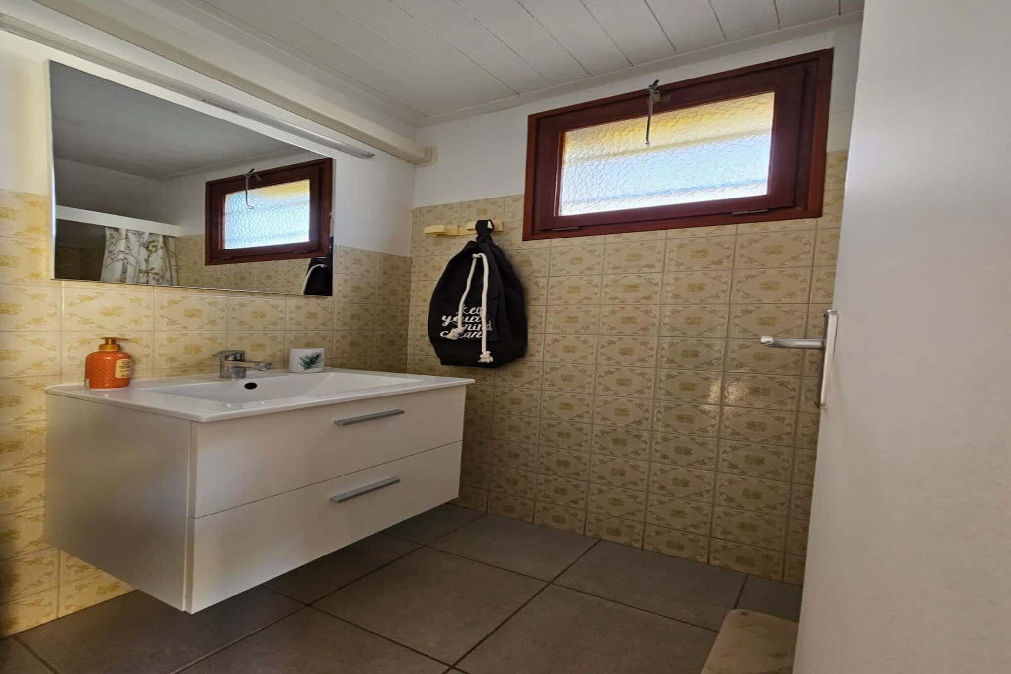 58 Studio avec terra-Badezimmer