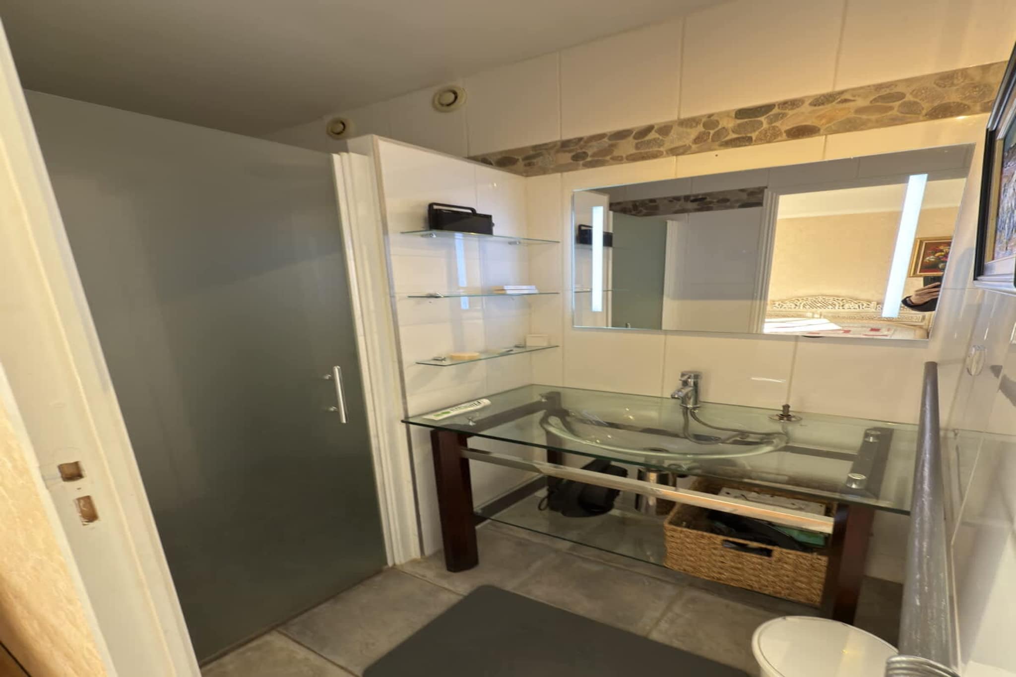63 - Appartement ave-Badezimmer