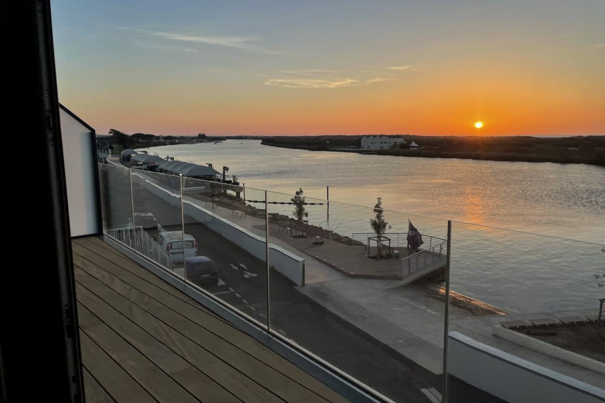 11 Naval 47-Terrassenbalkon