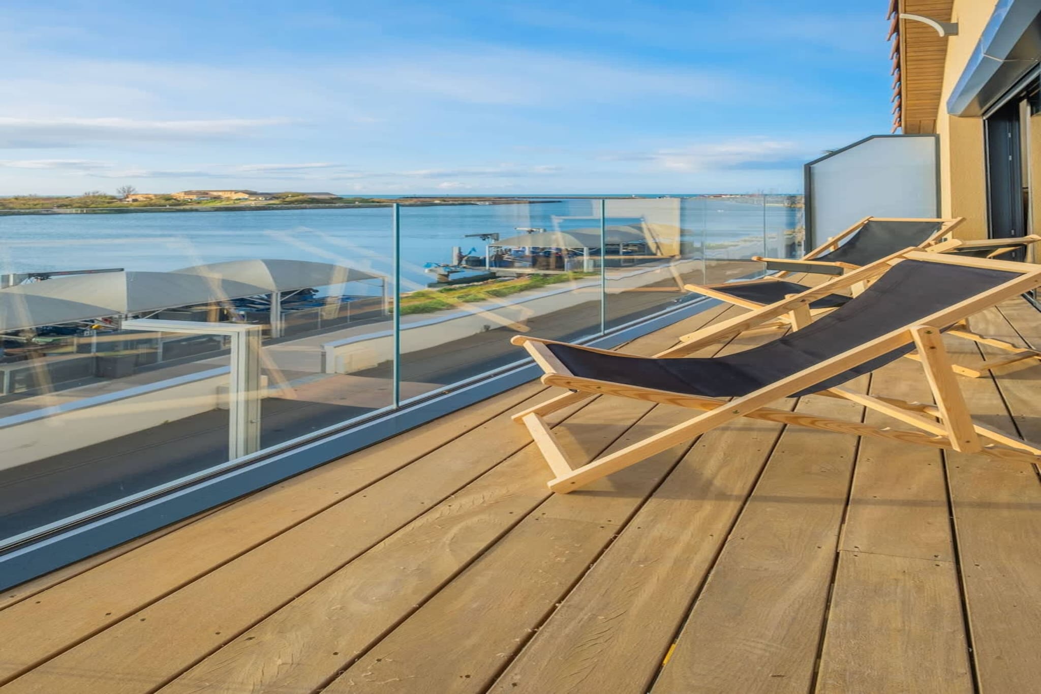 11 Naval 47-Terrassenbalkon