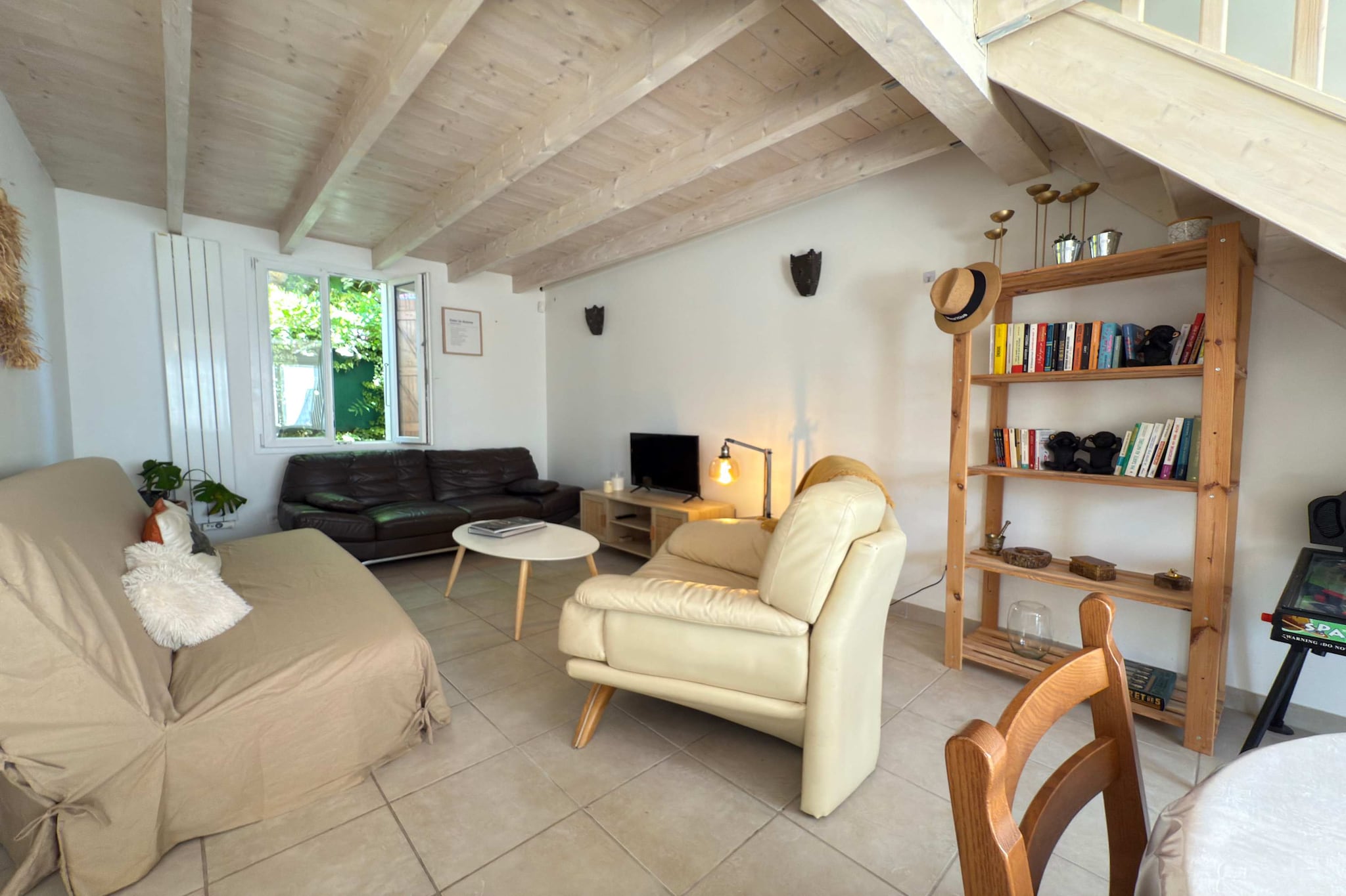 106 CHATELARD-Salon
