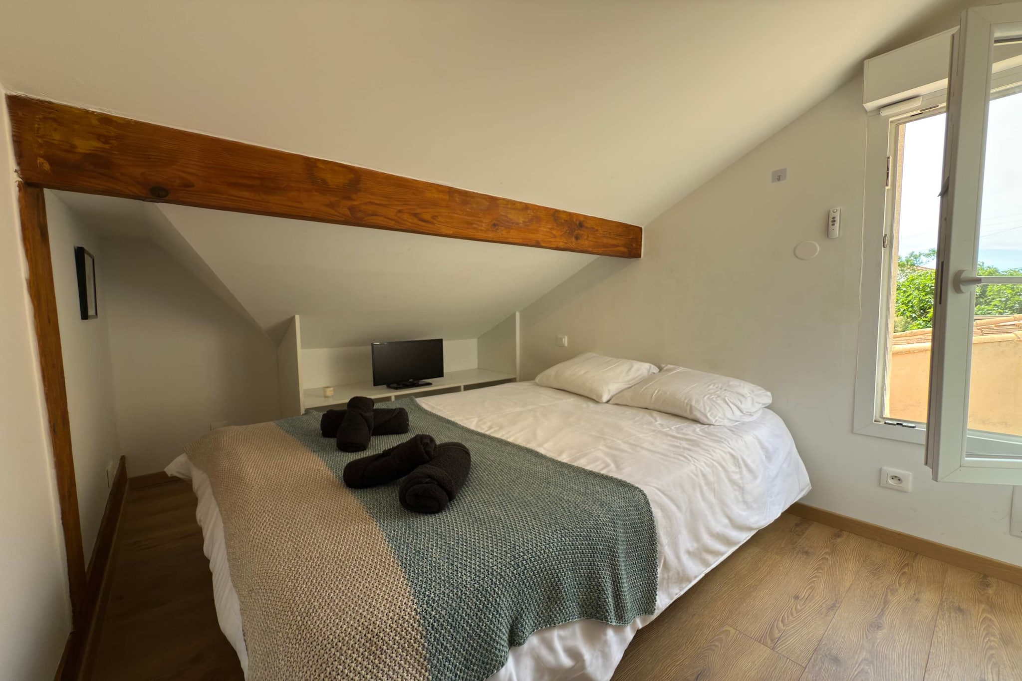 106 CHATELARD-Chambre