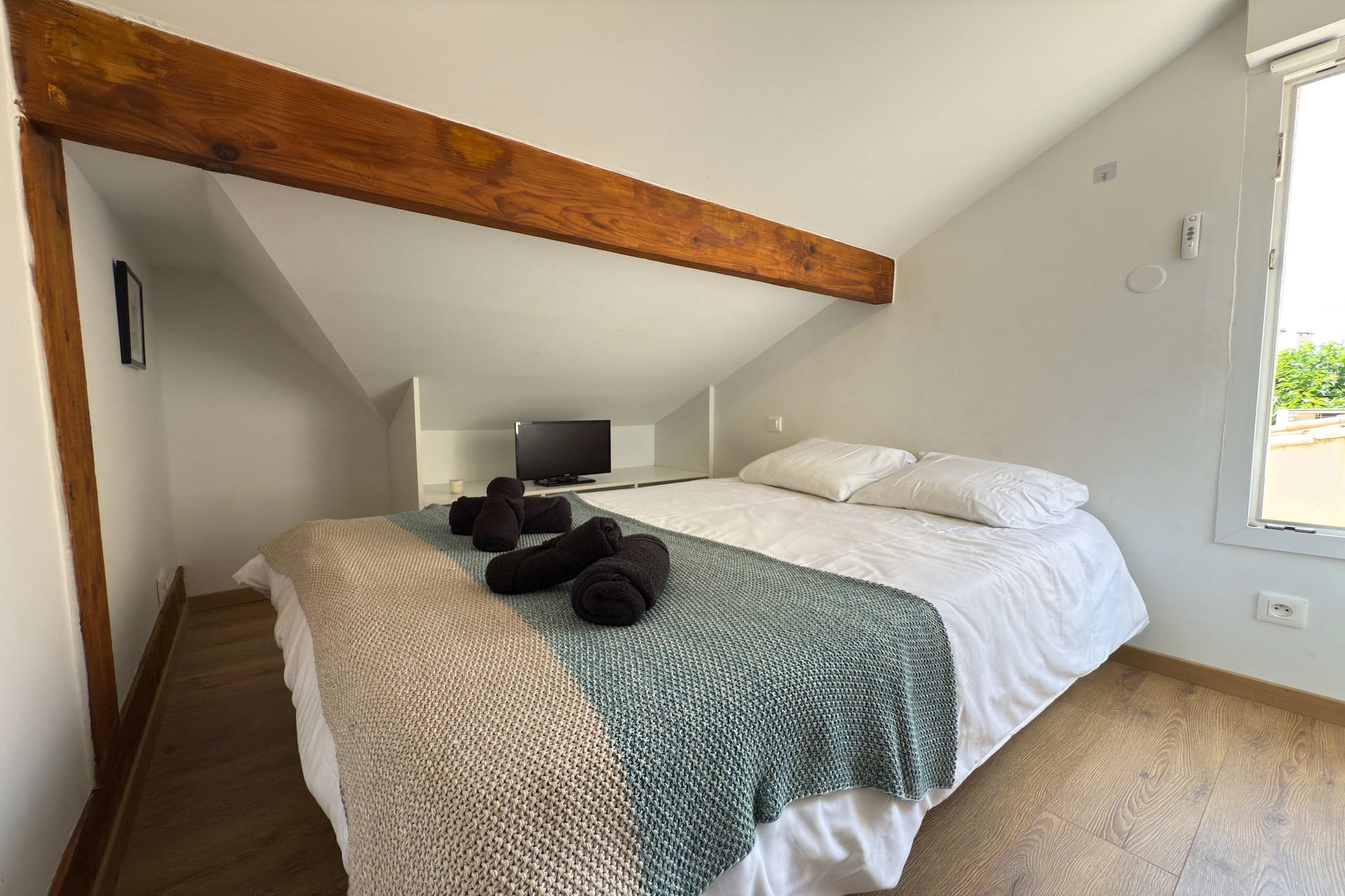 106 CHATELARD-Chambre