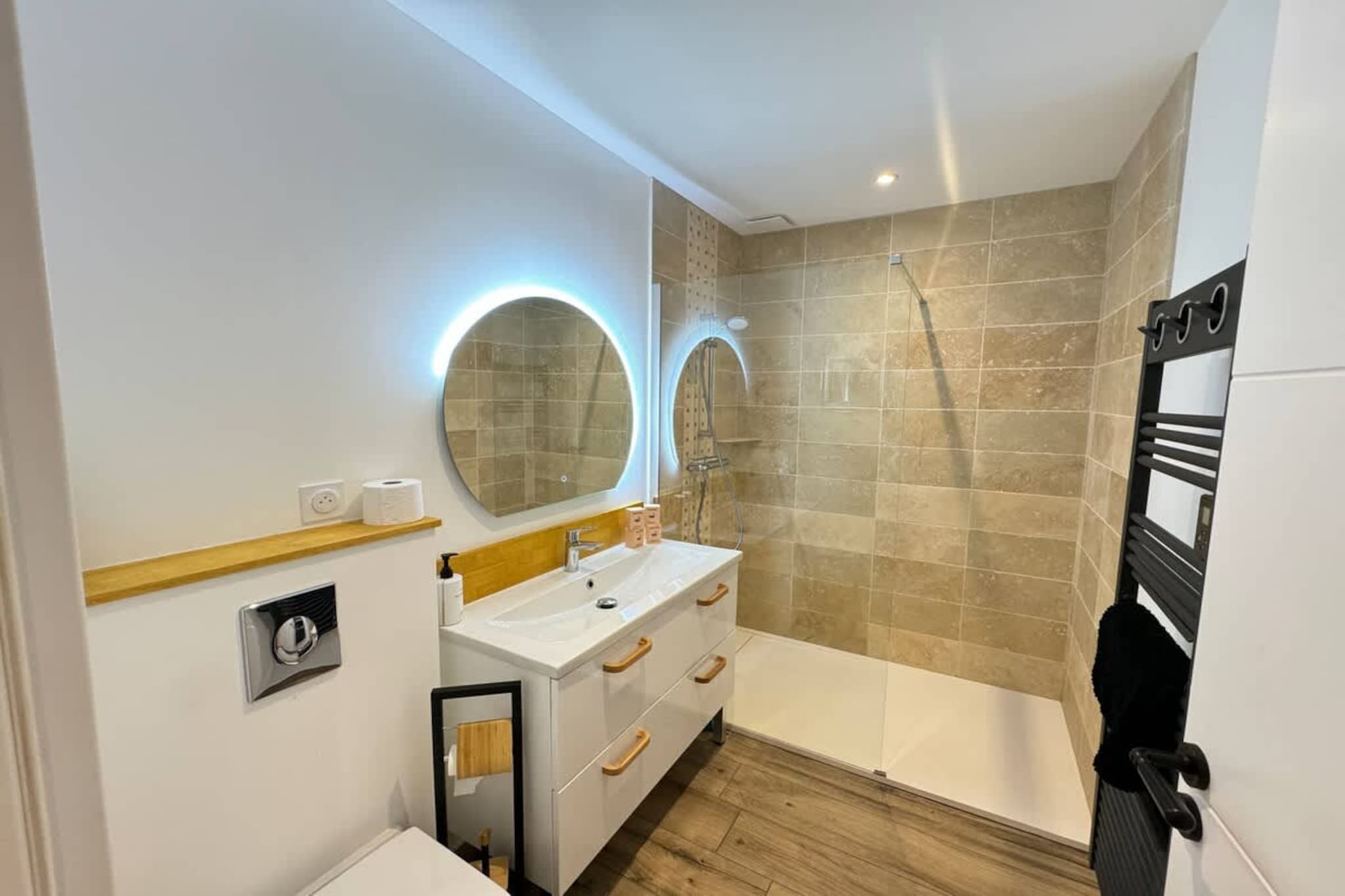 25 Villa Paradis 2-Badkamer