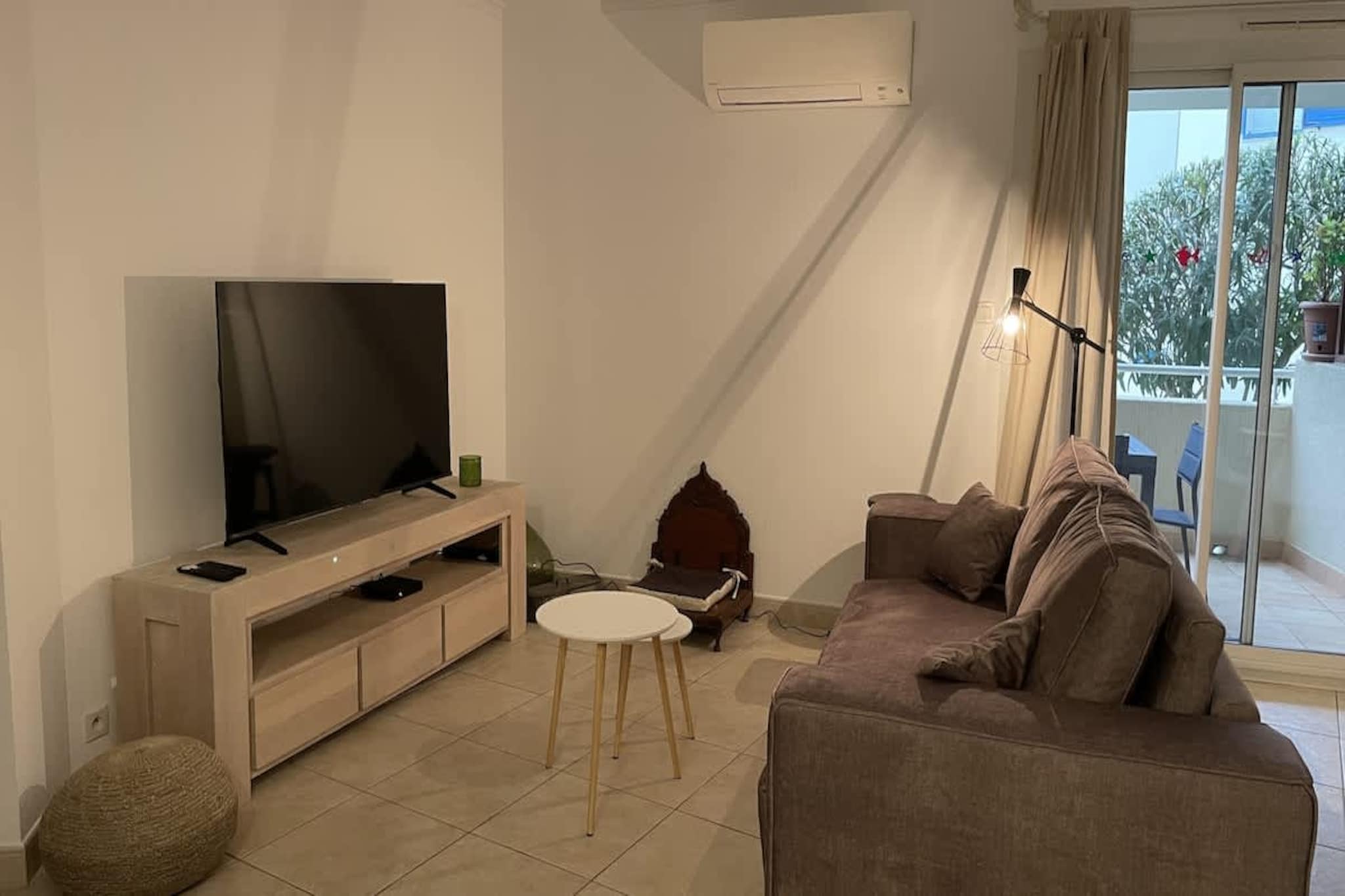 81 MAYER-Wohnzimmer