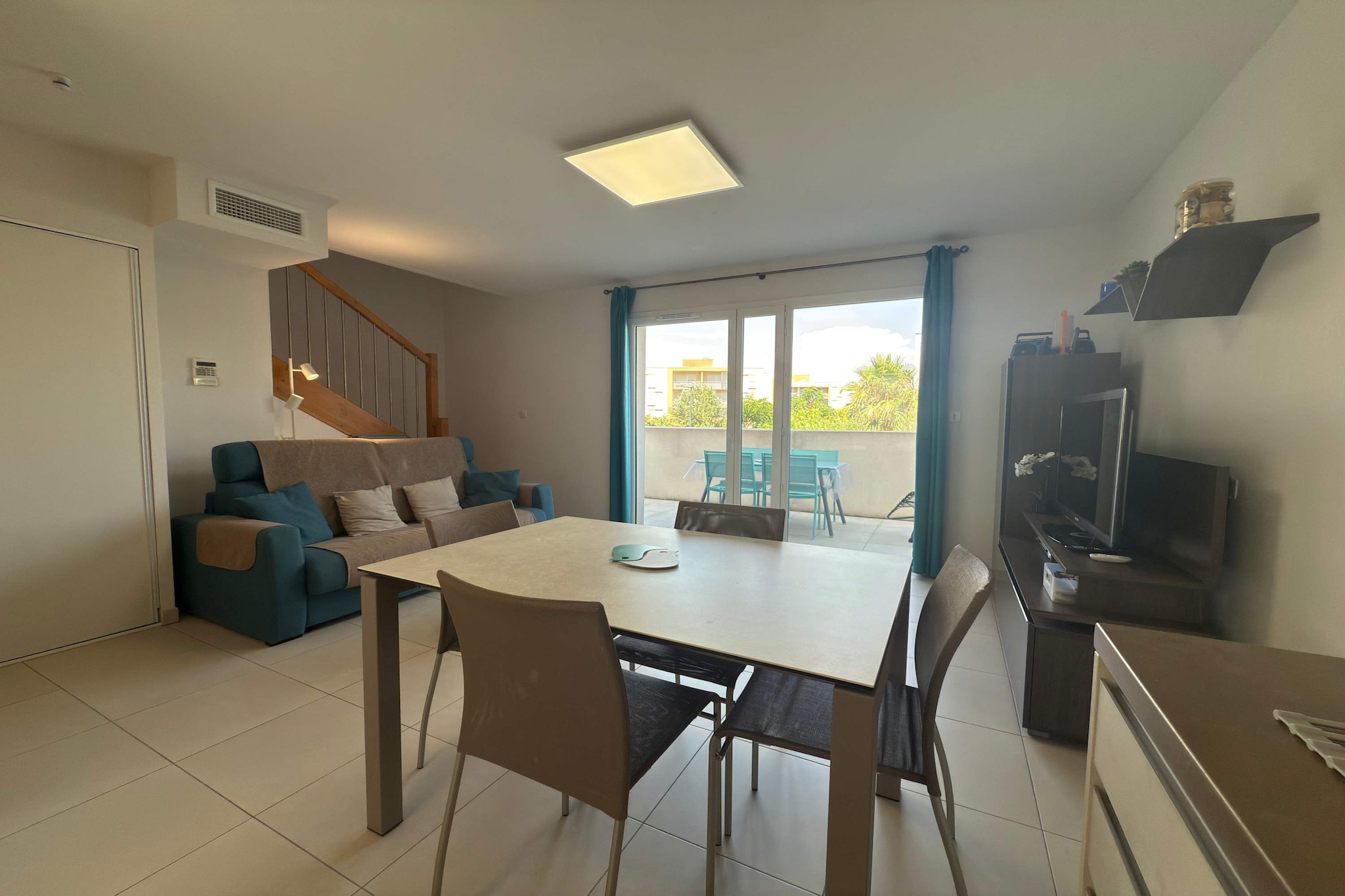 LOU 191 COST-Eetkamer