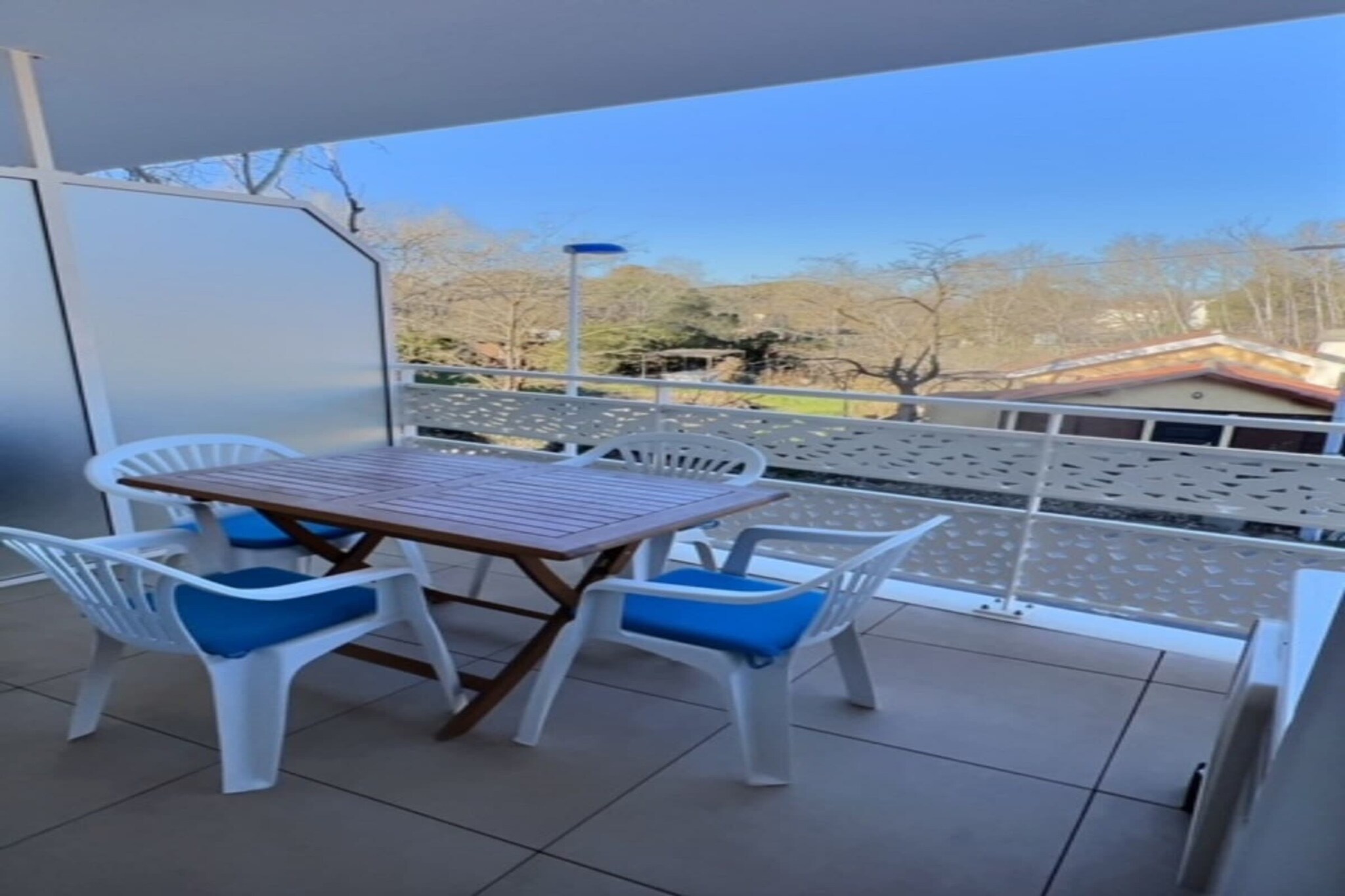 Elevator, Hot Water, Living room(double sofa bed, TV, seating area), Kitchen(stove, coffee machine, oven, microwave, dishwasher, fridge, freezer, dishes and cutlery, Cooking basics), bedroom(double bed), bathroom(shower, washbasin, toilet), garage, cot, washing machine, heating, air conditioning, high chair