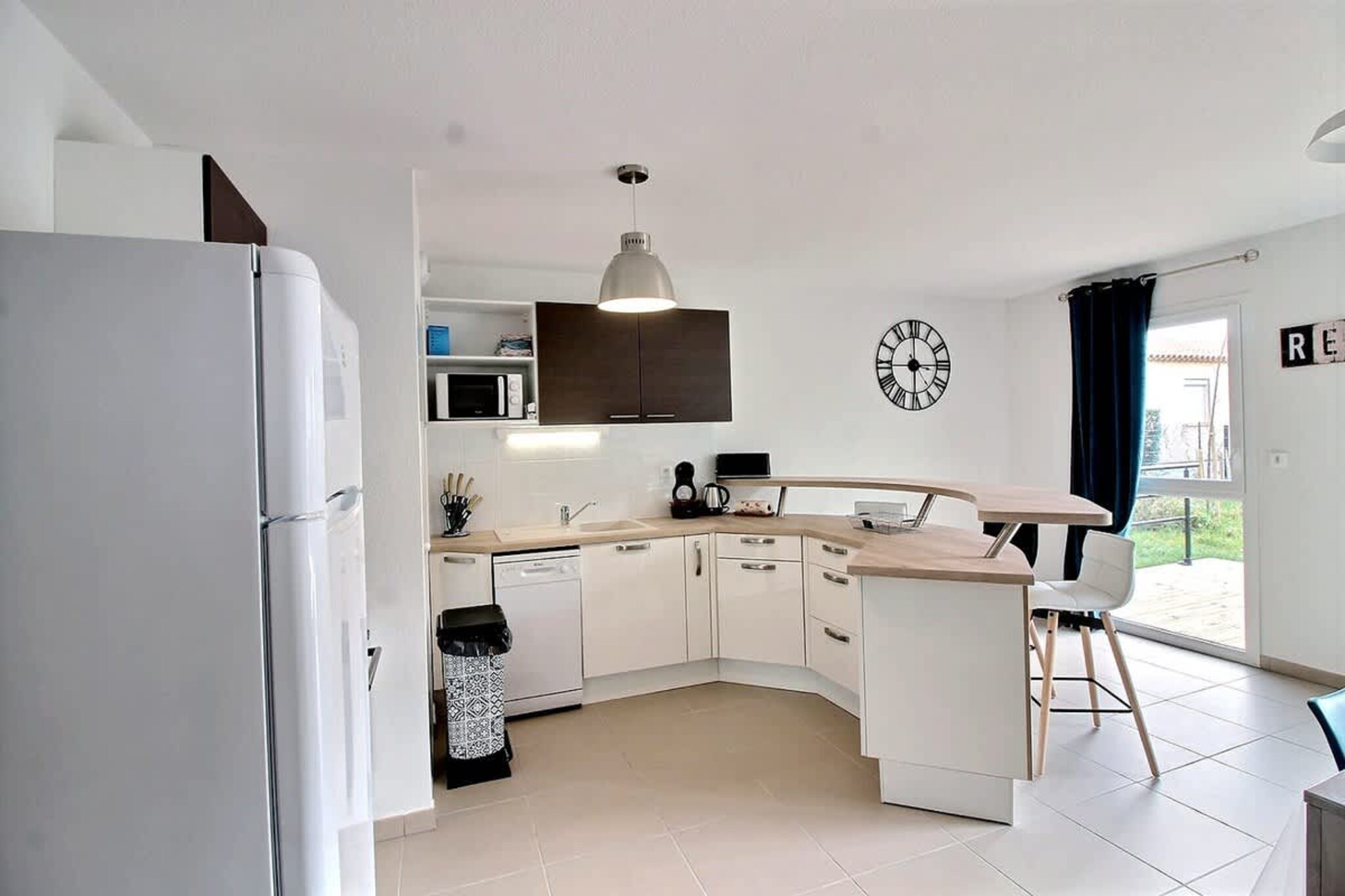 Spacious Villa Bianca for 9 Guests Valras