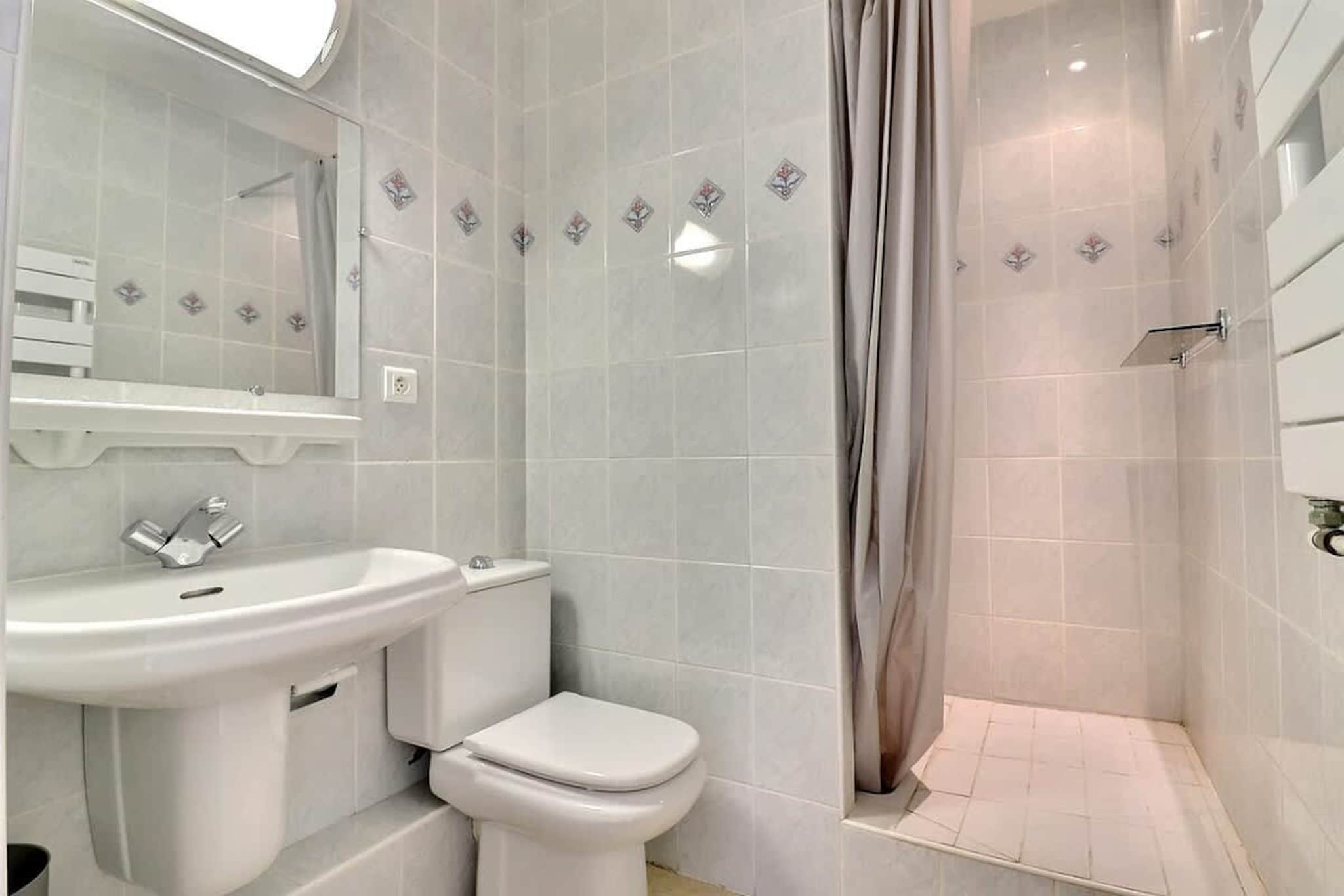 157 LENGAY (302)-Badkamer