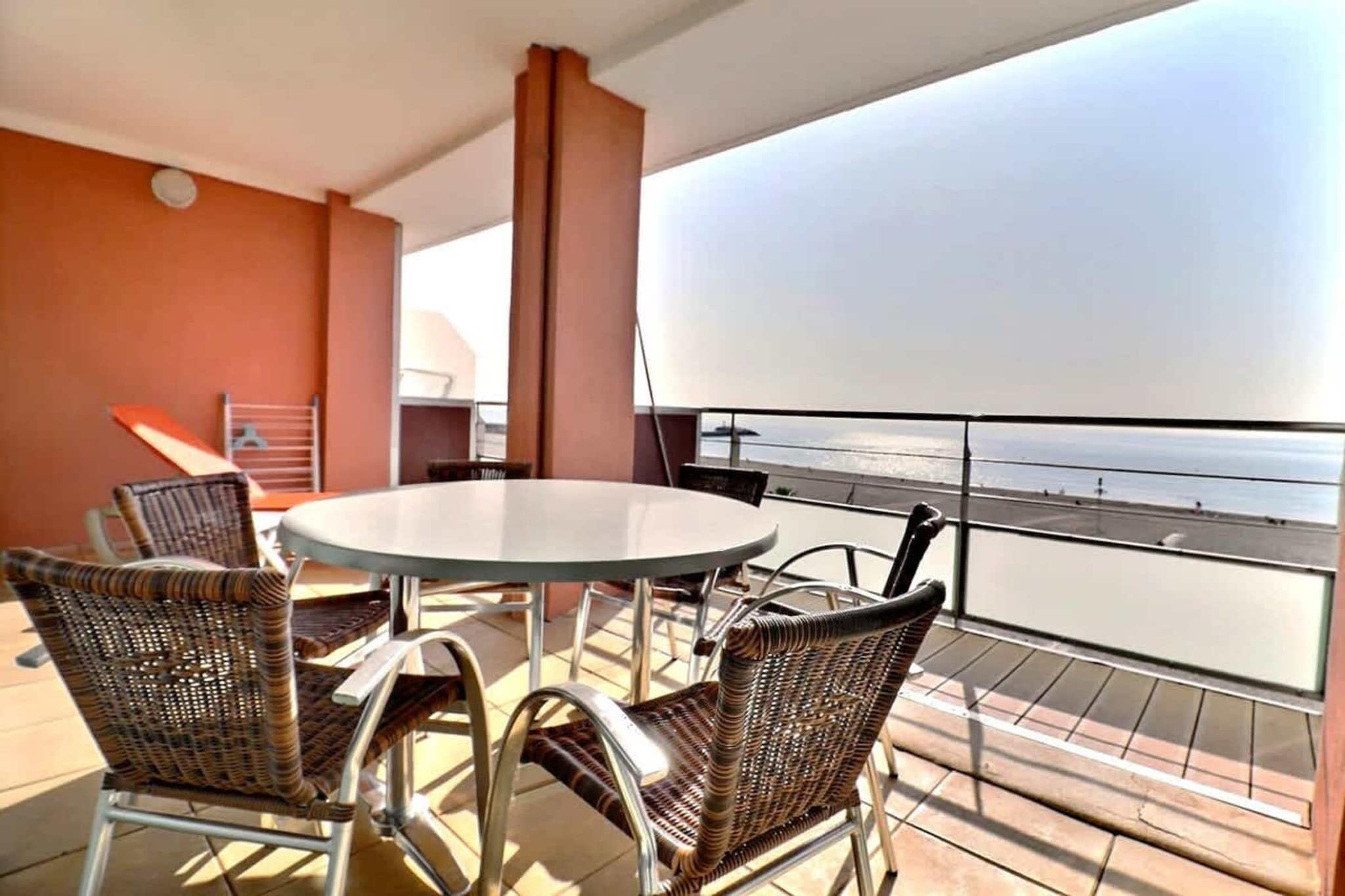 157 LENGAY (302)-Terrasse / balcon