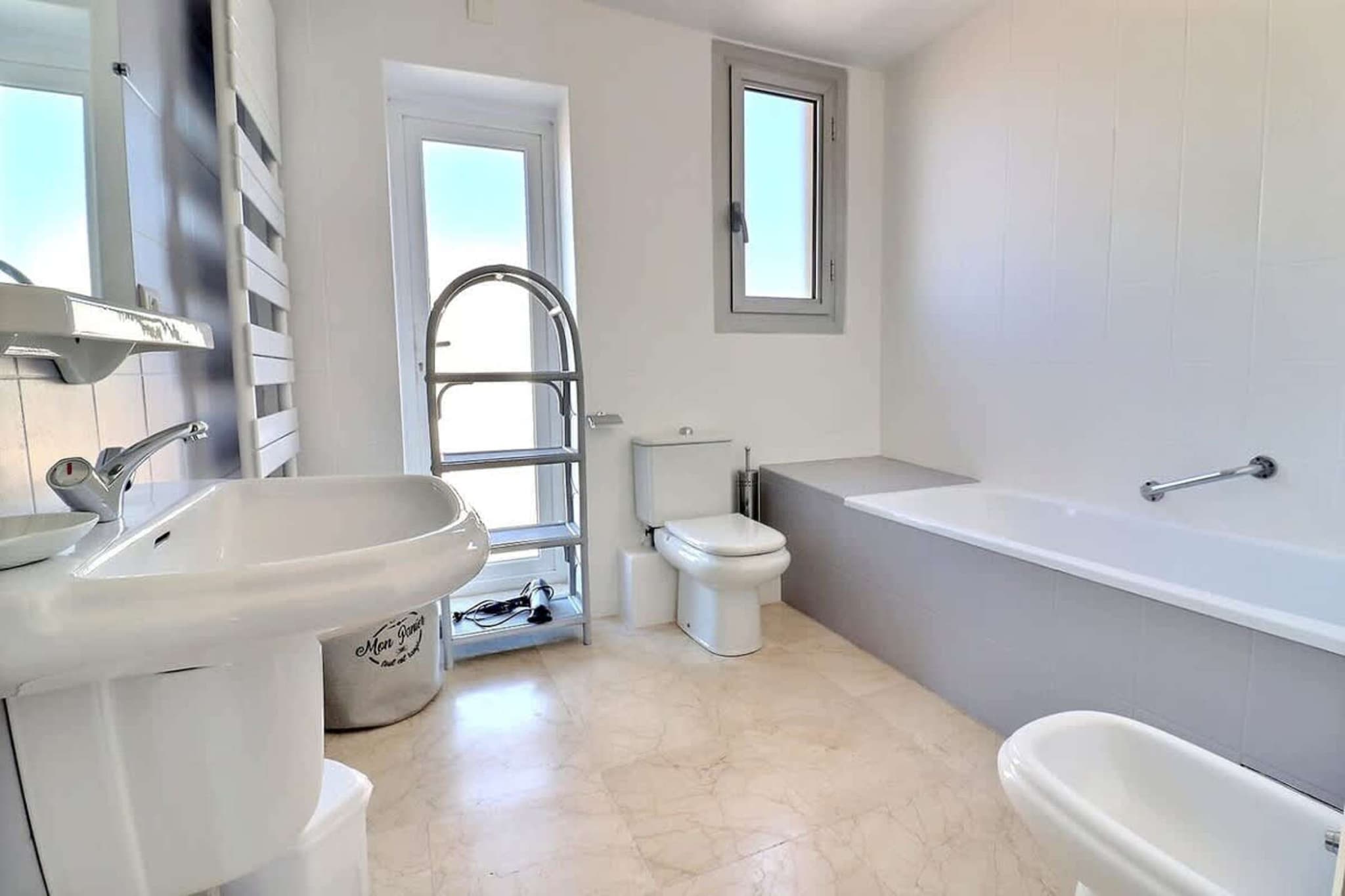 157 LENGAY (302)-Salle de bain