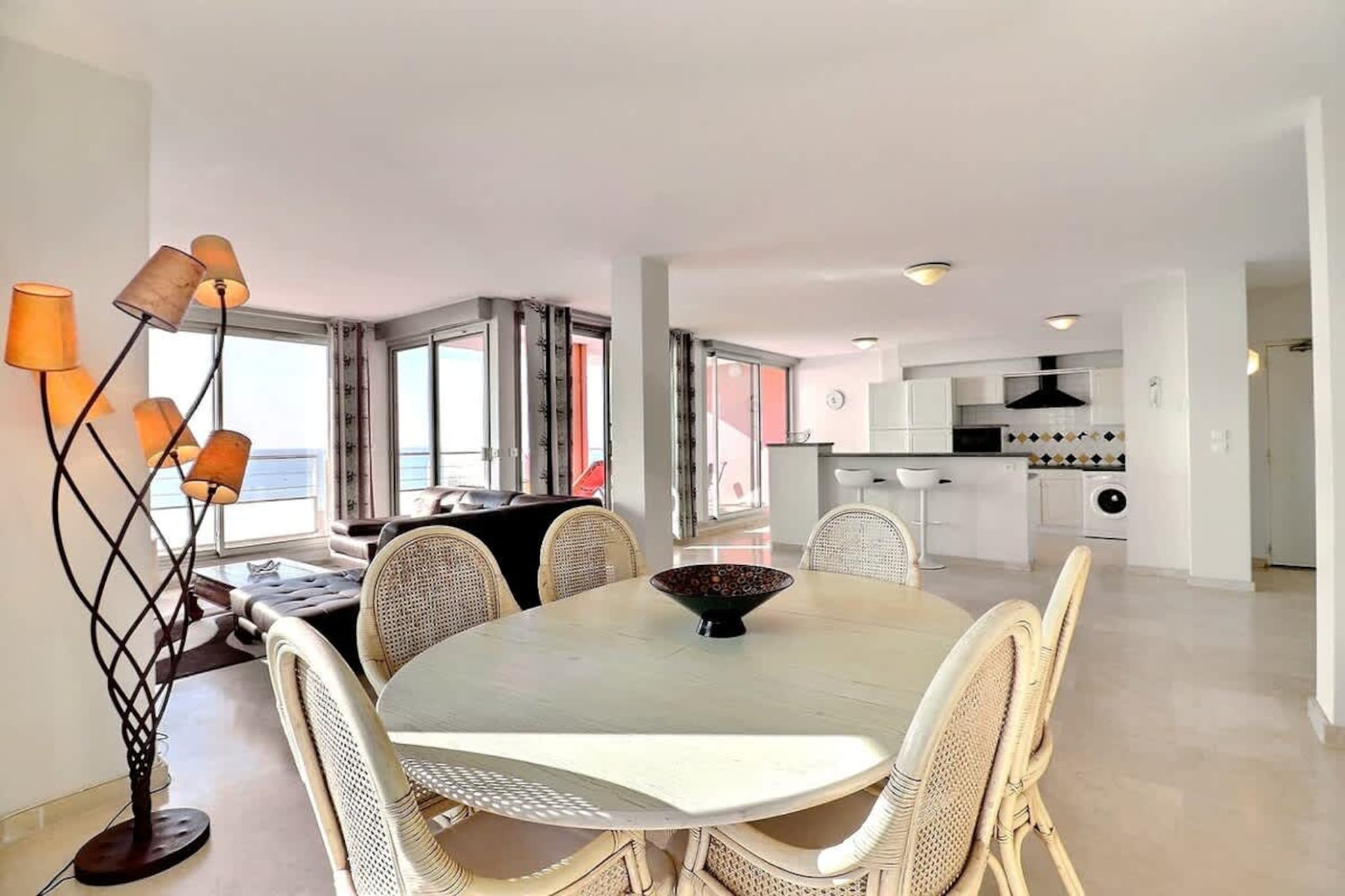 156 LENGAY (301)-Eetkamer