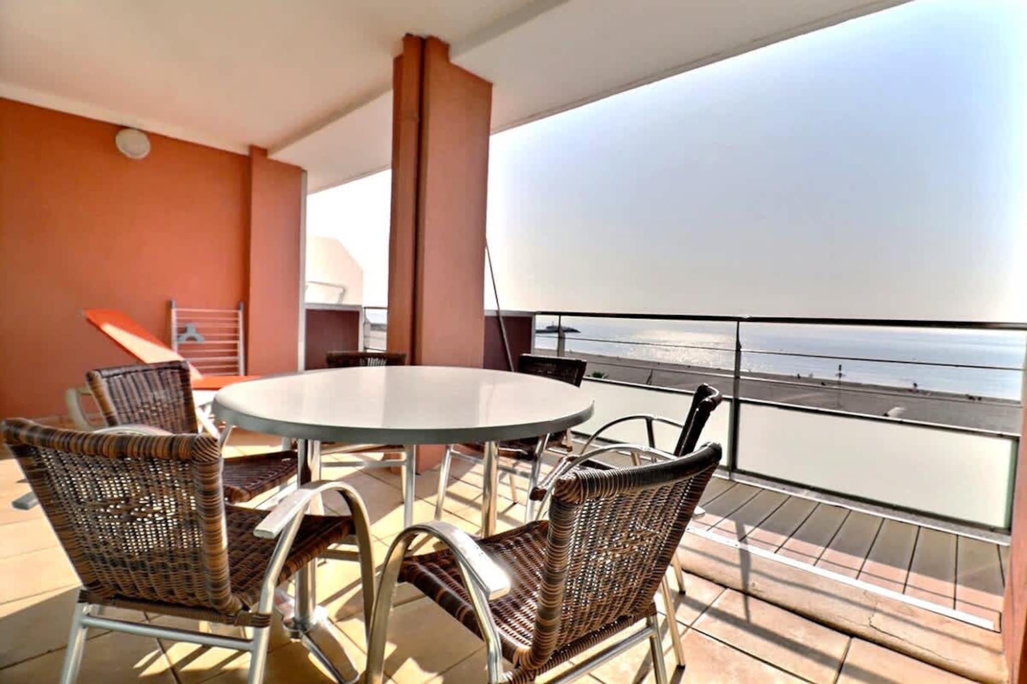 156 LENGAY (301)-Terrasbalkon