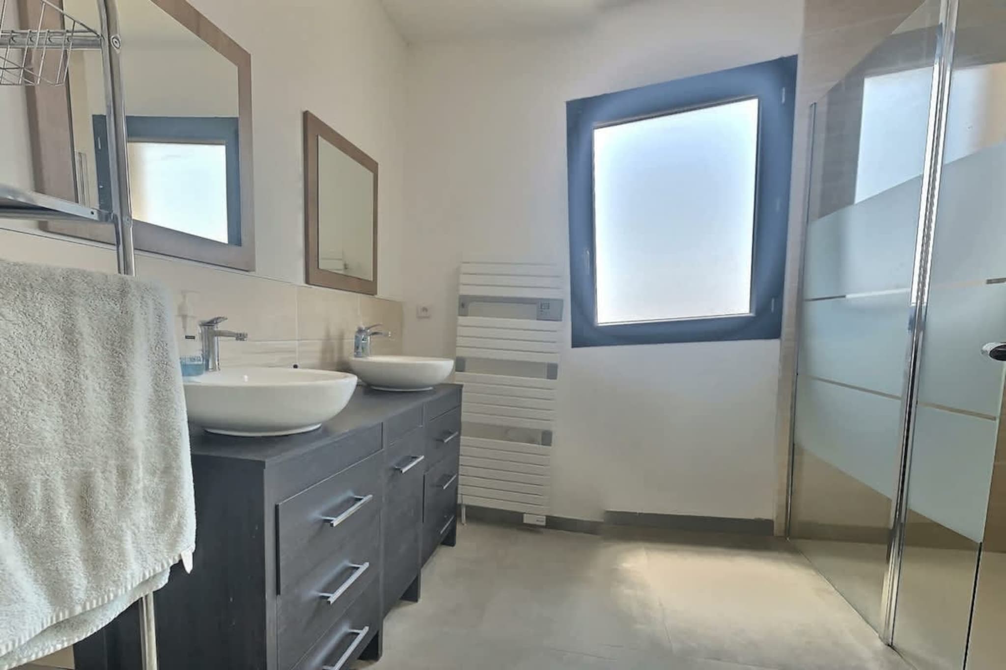 LOU 214 TAIR-Badezimmer