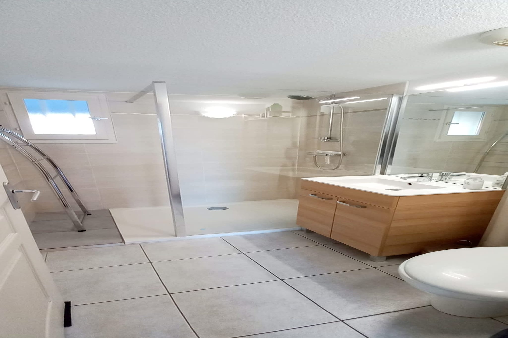 LOU 204 ROU-Badkamer