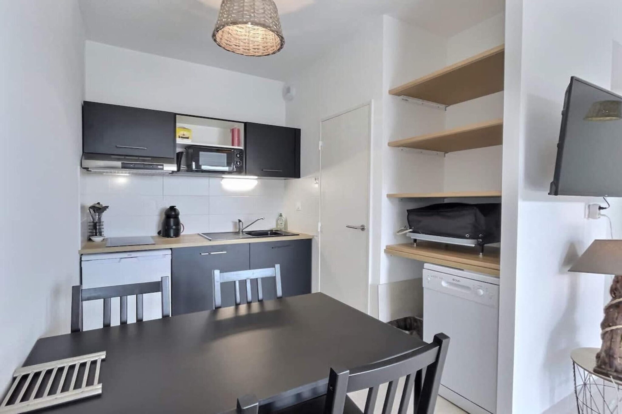 Welcome to Loggia Verde, a spacious and modern studio located just 450 meters from the beach in a quiet residential area of Valras-Plage. Perfect for a couple or small group, this 33 mÂ² accommodation is set in a secure, recently built residence with all the essentials for a comfortable stay. Enjoy the convenience of a fully equipped kitchen, air conditioning, and a private terrace where you can dine outdoors or relax in the evening.

The studio features two single beds (90 cm), a convertible sofa, a bathroom with shower and WC, and a bright living area that opens onto a 10 mÂ² terrace. It also includes a private parking space and an electric plancha for casual cooking. Guests will appreciate the proximity to local amenities including shops, restaurants, and public transport, making it easy to enjoy a car-free holiday.

Explore the vibrant surroundings with activities like jet skiing, cycling, tree-top adventures, or karting. For rainy days, nearby museums and wellness options offer relaxing alternatives. A free shuttle connects major parking areas with the town center, and both BÃ©ziers train station and airport are a short drive away. Sheets and towels are available for rental upon request.