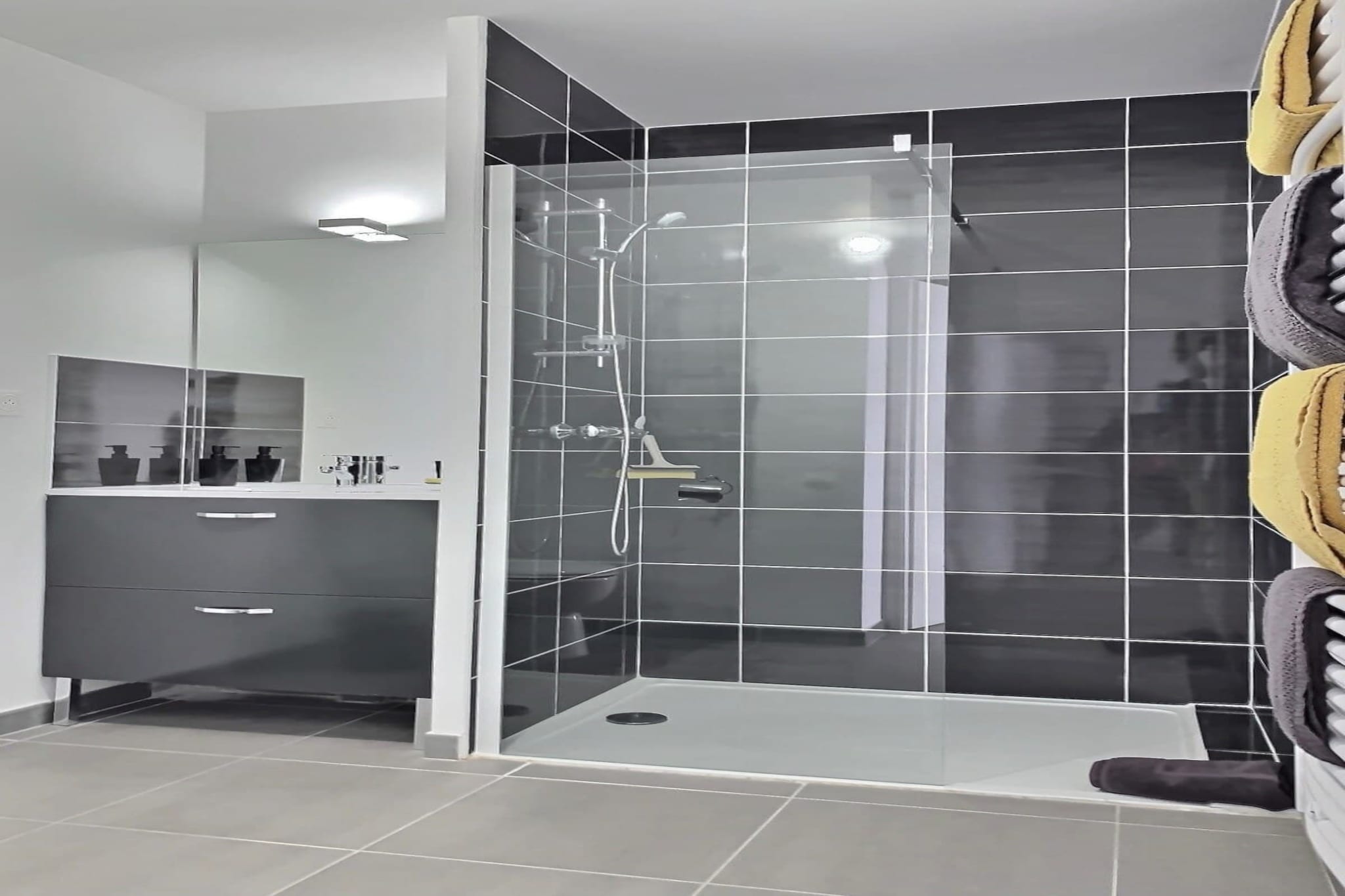 LOU 219 ROQUE-Badkamer