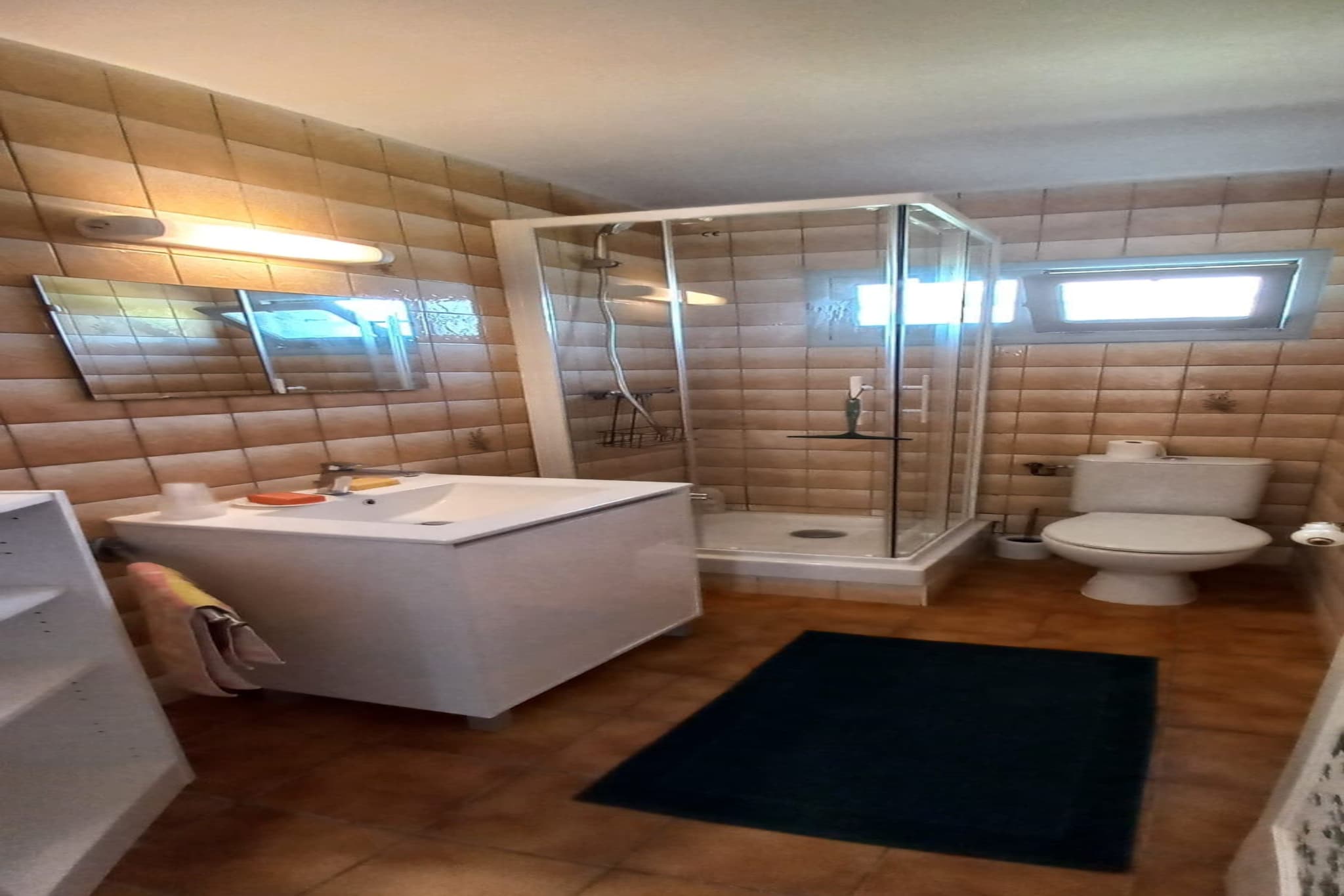 LOU 207 FAGES-Badkamer