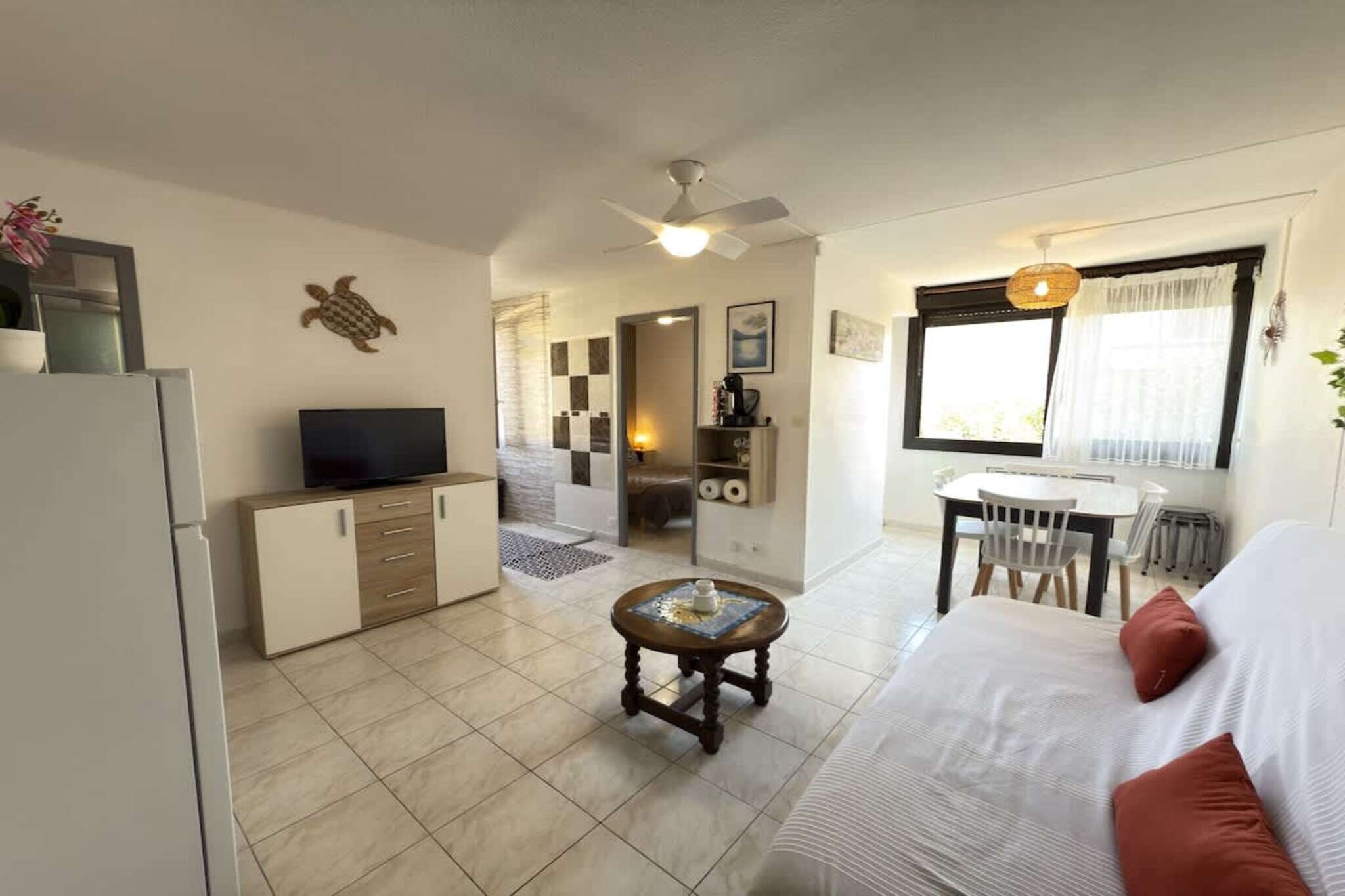 Bed Linen, Hot Water, open kitchen(stove, coffee machine, oven, microwave, fridge-freezer, dishes and cutlery, Cooking basics), Living/diningroom(double sofa bed, TV, dining table, seating area), bedroom(double bed), bathroom(shower, toilet), garage, Parking, Indoor play area, washing machine, heating, high chair, iron, crib(free), Essentials