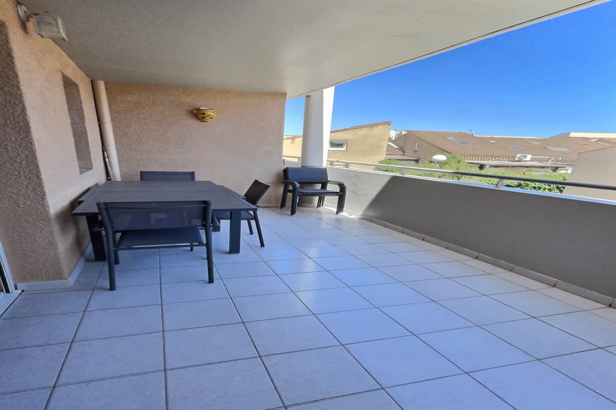LOU 180 DESSELLE-Terrace balcony