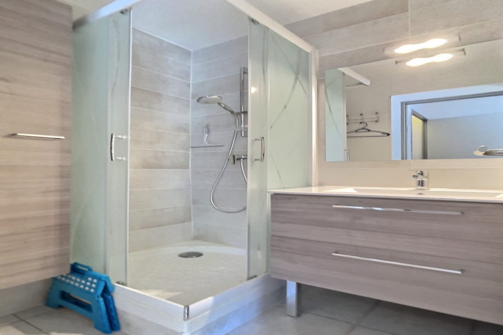 LOU 180 DESSELLE-Bathroom