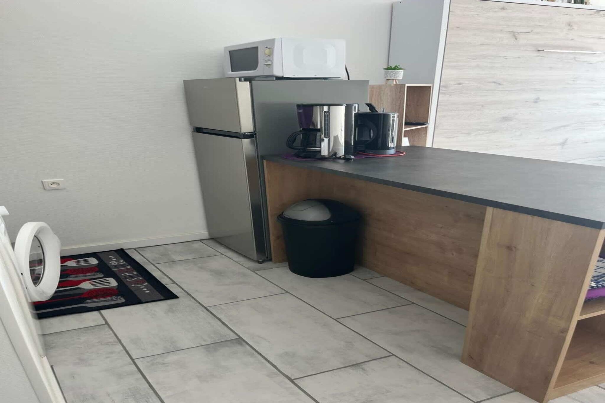 Hot Water, open kitchen(stove, coffee machine, microwave, fridge-freezer, dishes and cutlery, Cooking basics), Living/bed room(double sofa bed, TV, dining table), bathroom(shower), garage, washing machine, balcony or terrace, heating, air conditioning, garden furniture, parking, high chair, crib(free)