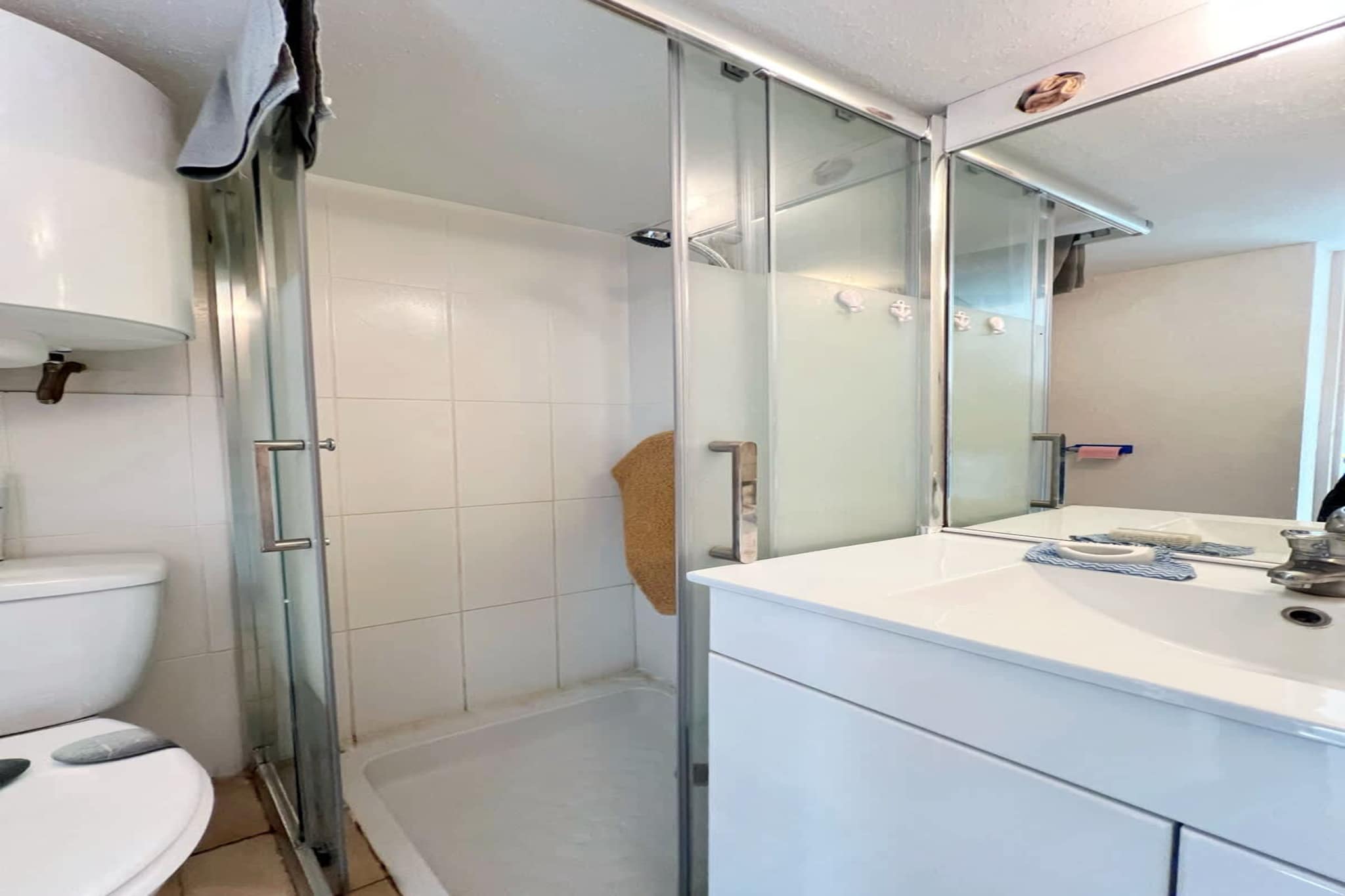 LOU 151 MAYNARD-Badkamer