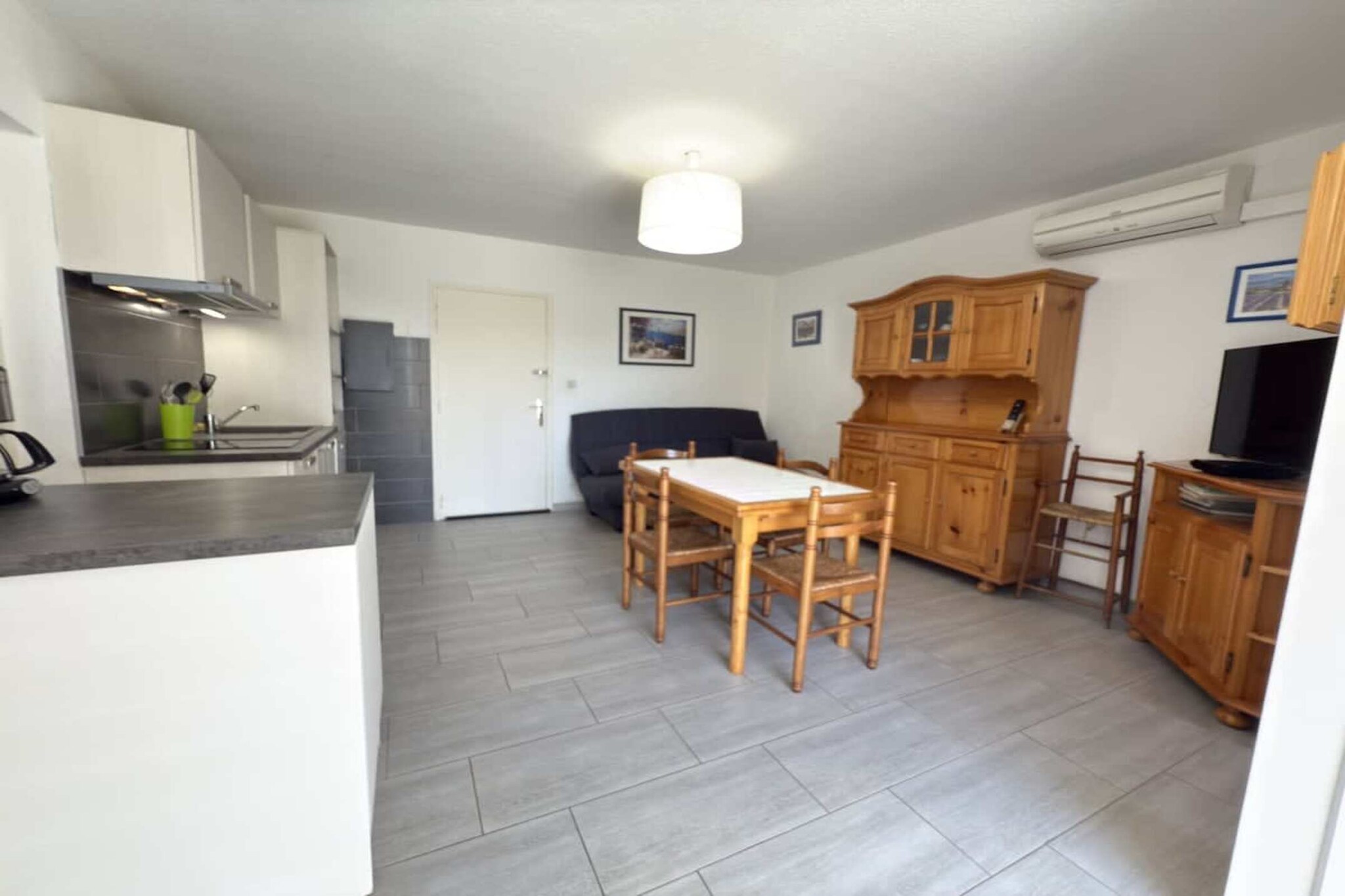 160 GRES-Eetkamer