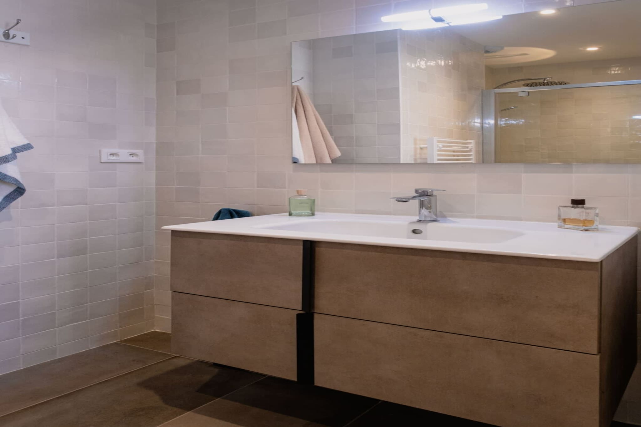 69 La Maison Bleue-Badkamer