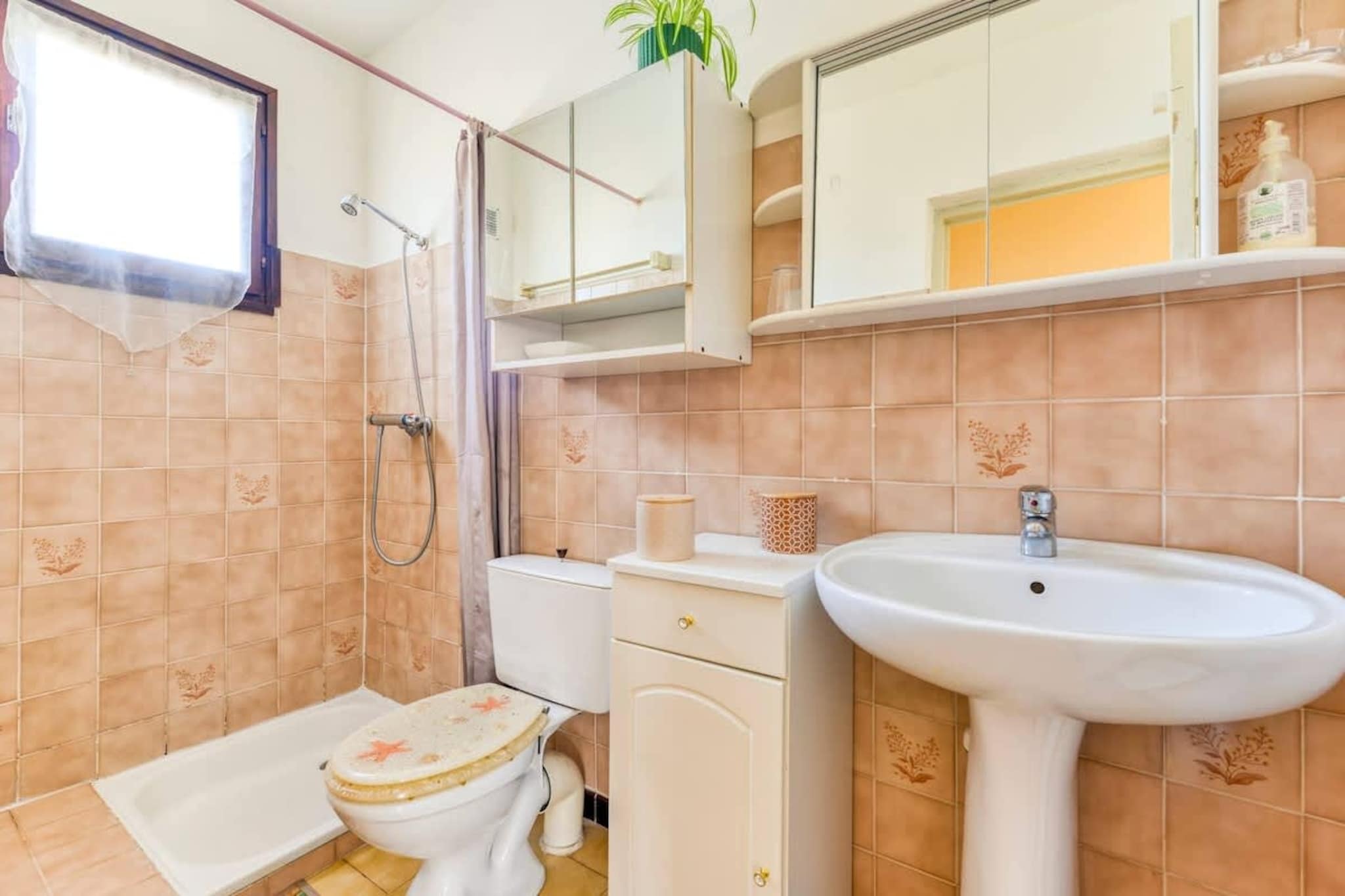 41 T2 spacieux et-Badkamer