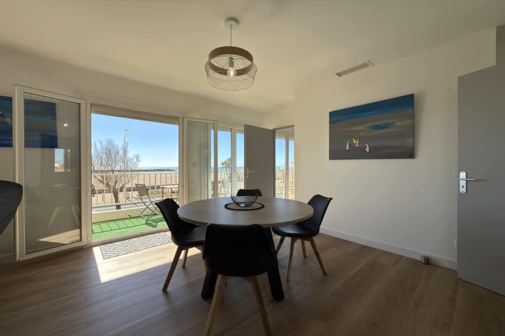 24 Balcon sur la Méd-Eetkamer