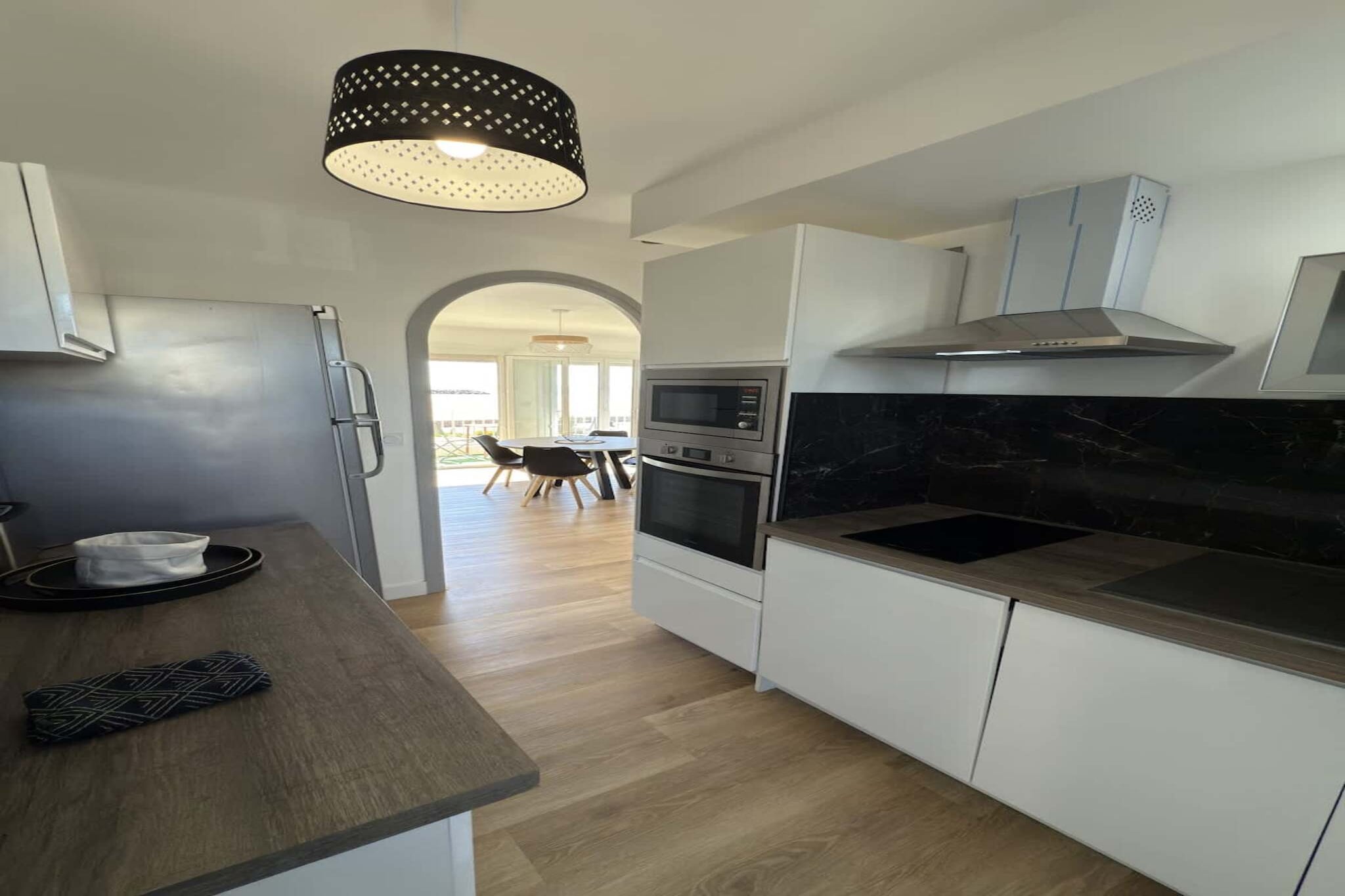 24 Balcon sur la Méd-Kitchen