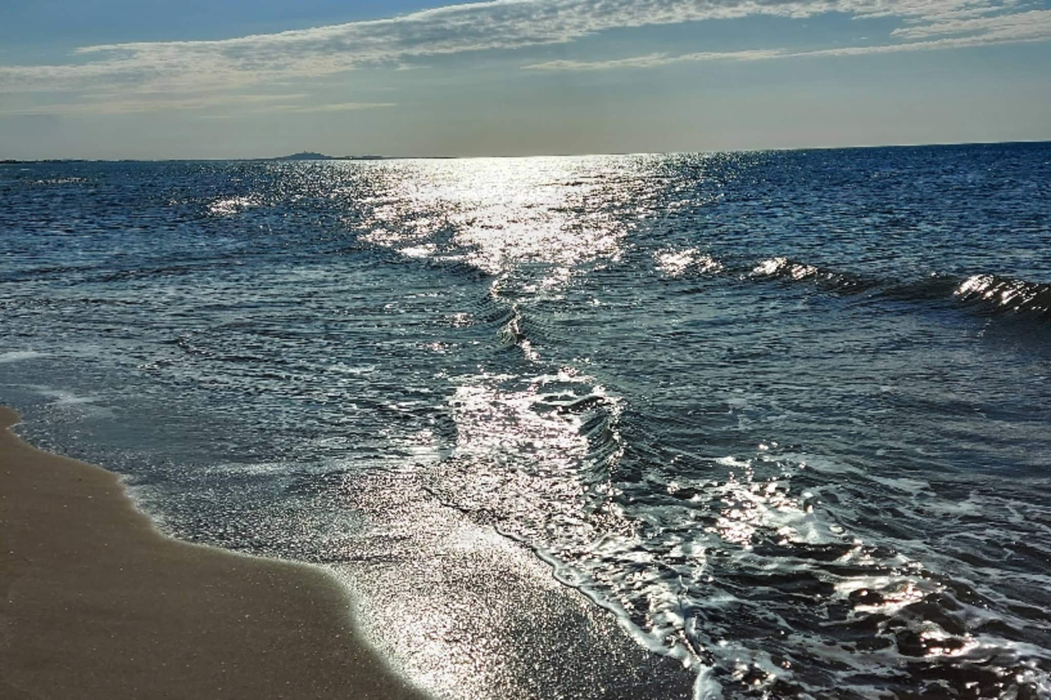 32 Casino Beach - M