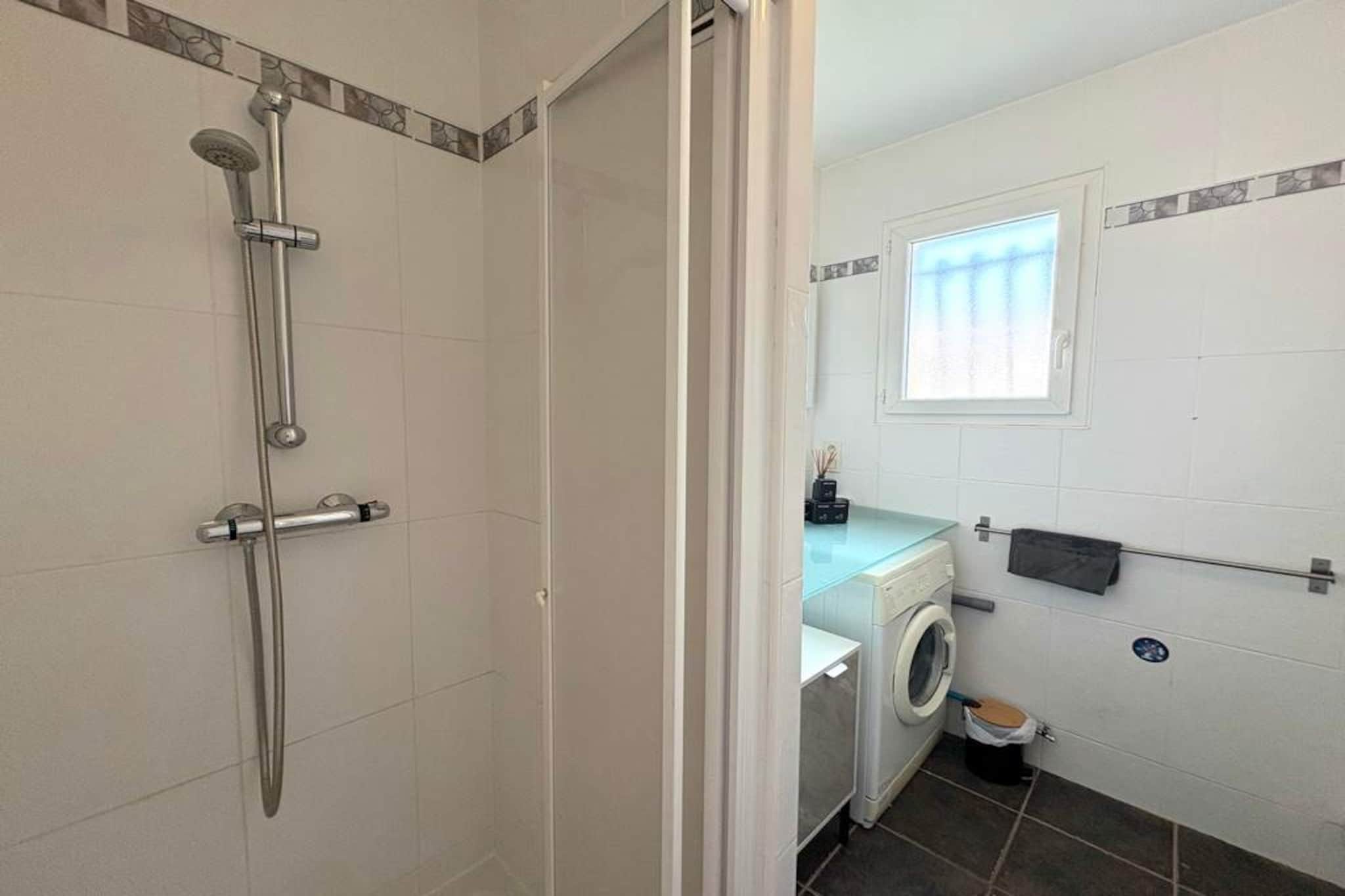107 DENAUD-Badkamer