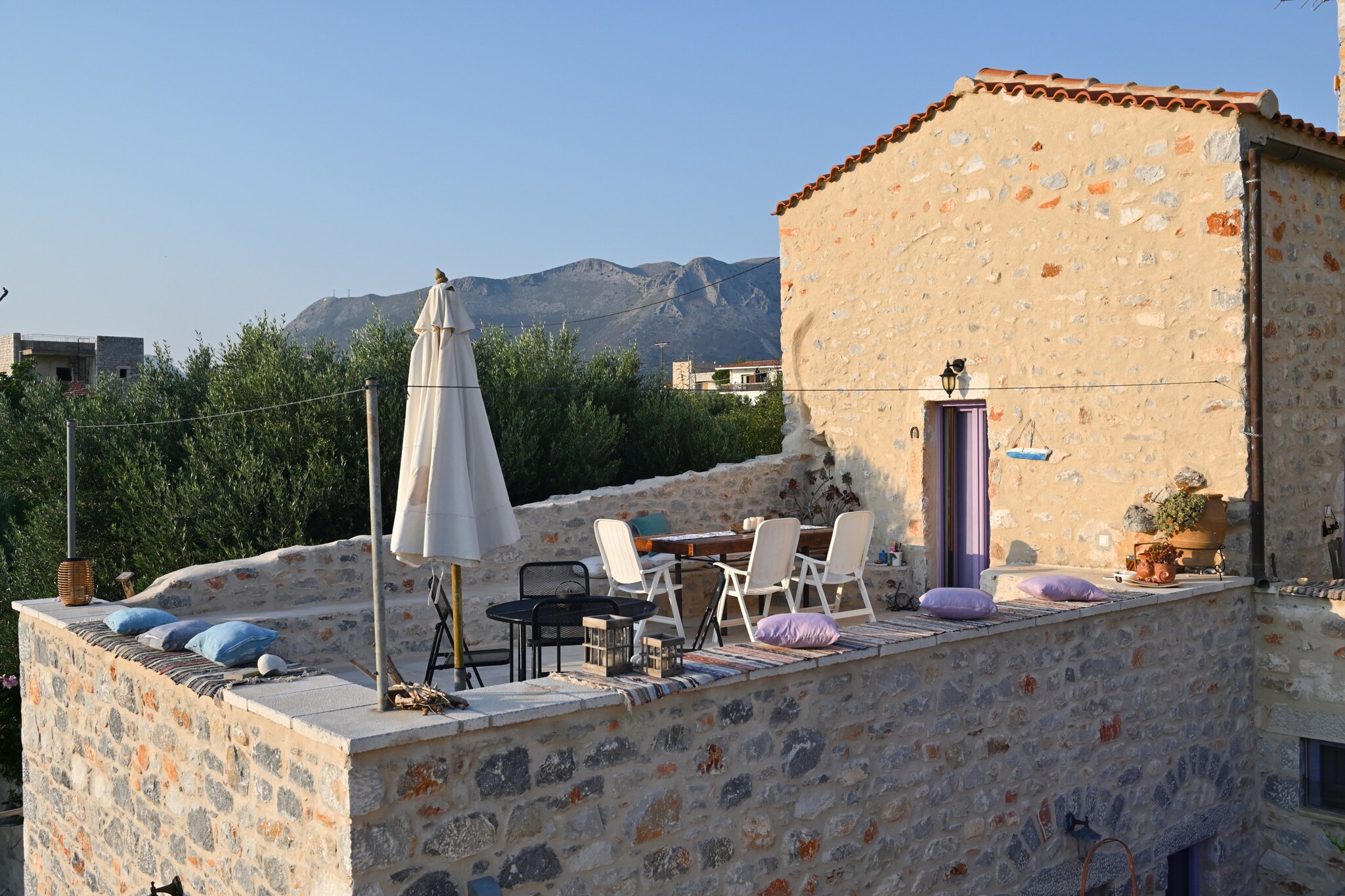 Kivotos Mani-Terrace balcony