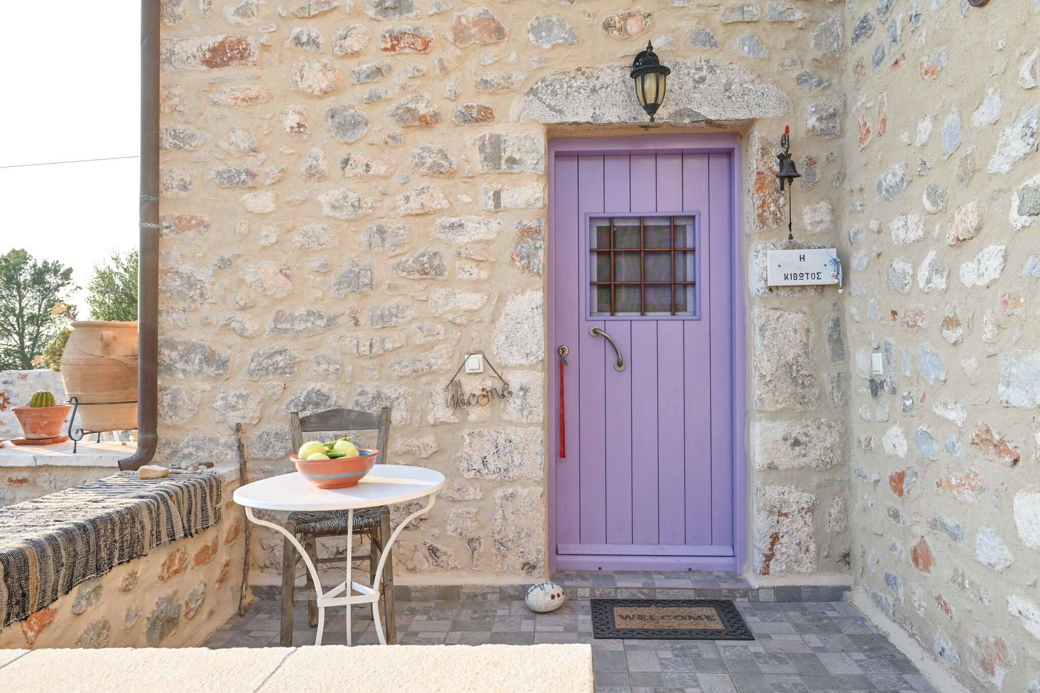 Kivotos Mani-Terrace balcony