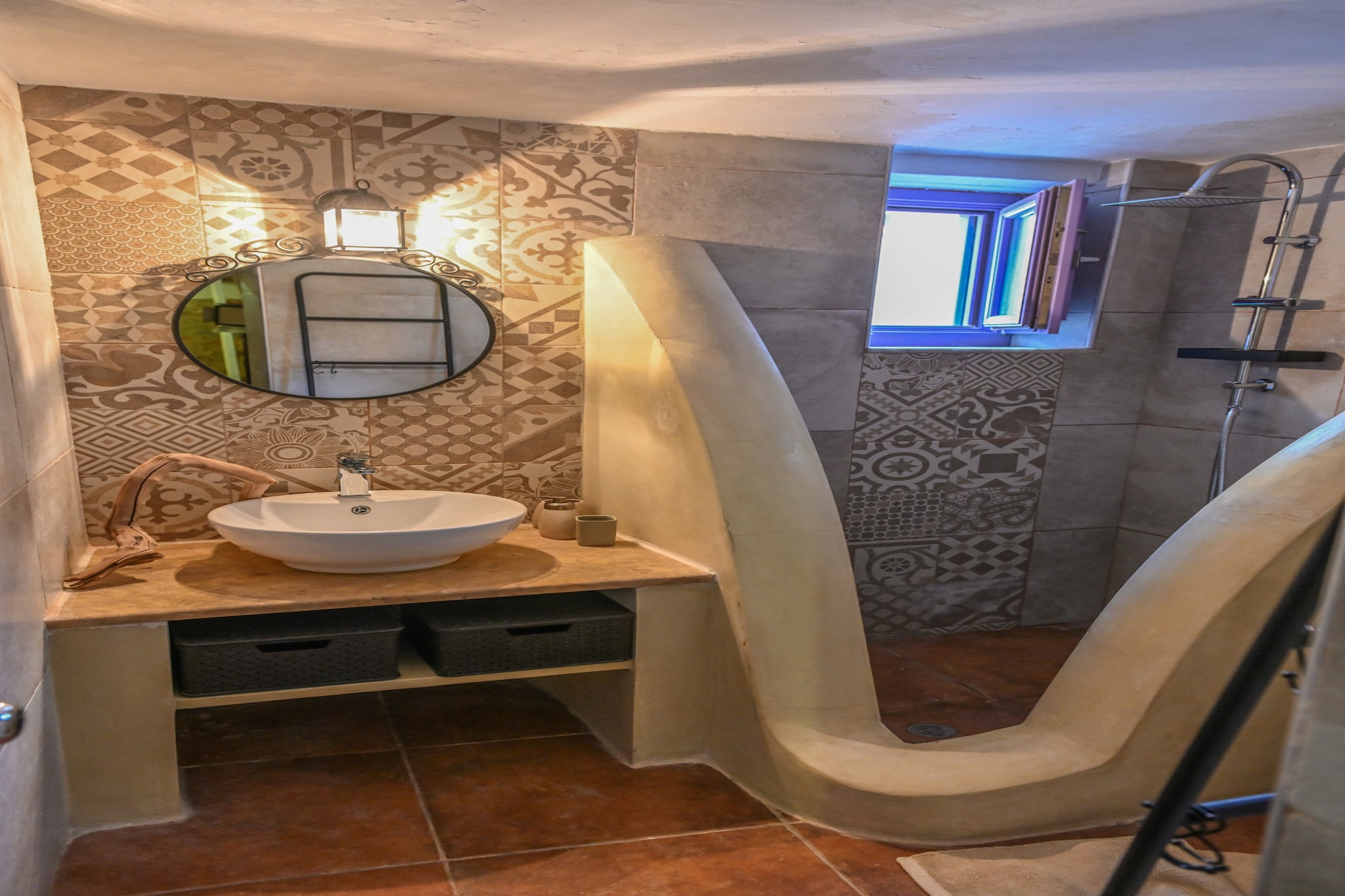 Kivotos Mani-Bathroom