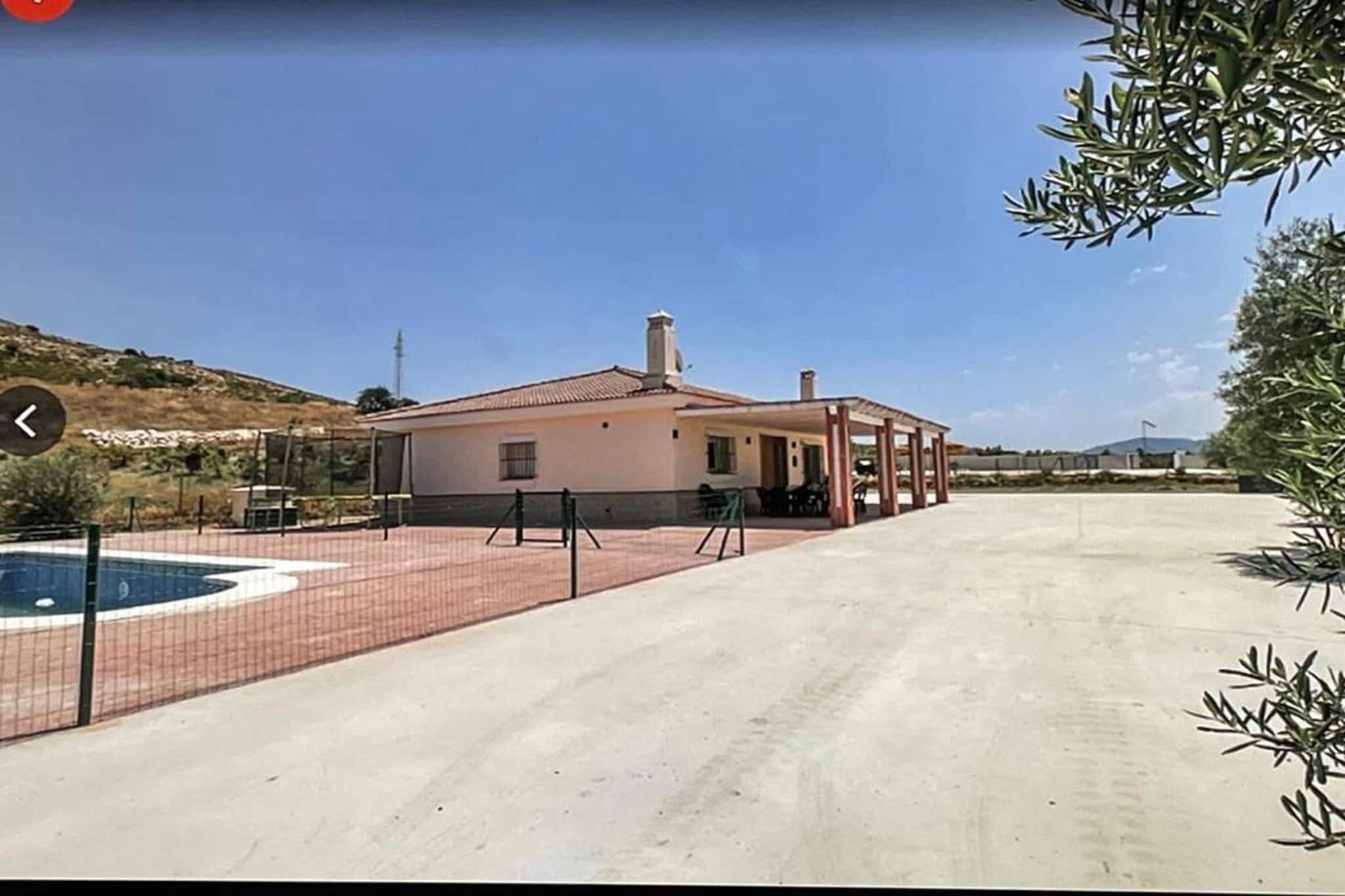 Beautiful villa located in the beautiful Guadalhorce Valley, in the province of Málaga. Very close to the towns of AlhaurÃn El Grande, Cártama, and AlhaurÃn de la Torre. It is also just 20 minutes from the popular and internationally renowned city of Málaga and its beaches. The villa is surrounded by a completely flat esplanade of over 1,000 m2, featuring a saltwater pool and games area, including a mini-soccer goal. The surrounding area is ideal for hiking and cycling. Perfect for enjoying a few days of relaxation surrounded by nature, with all the city's attractions just a stone's throw away.