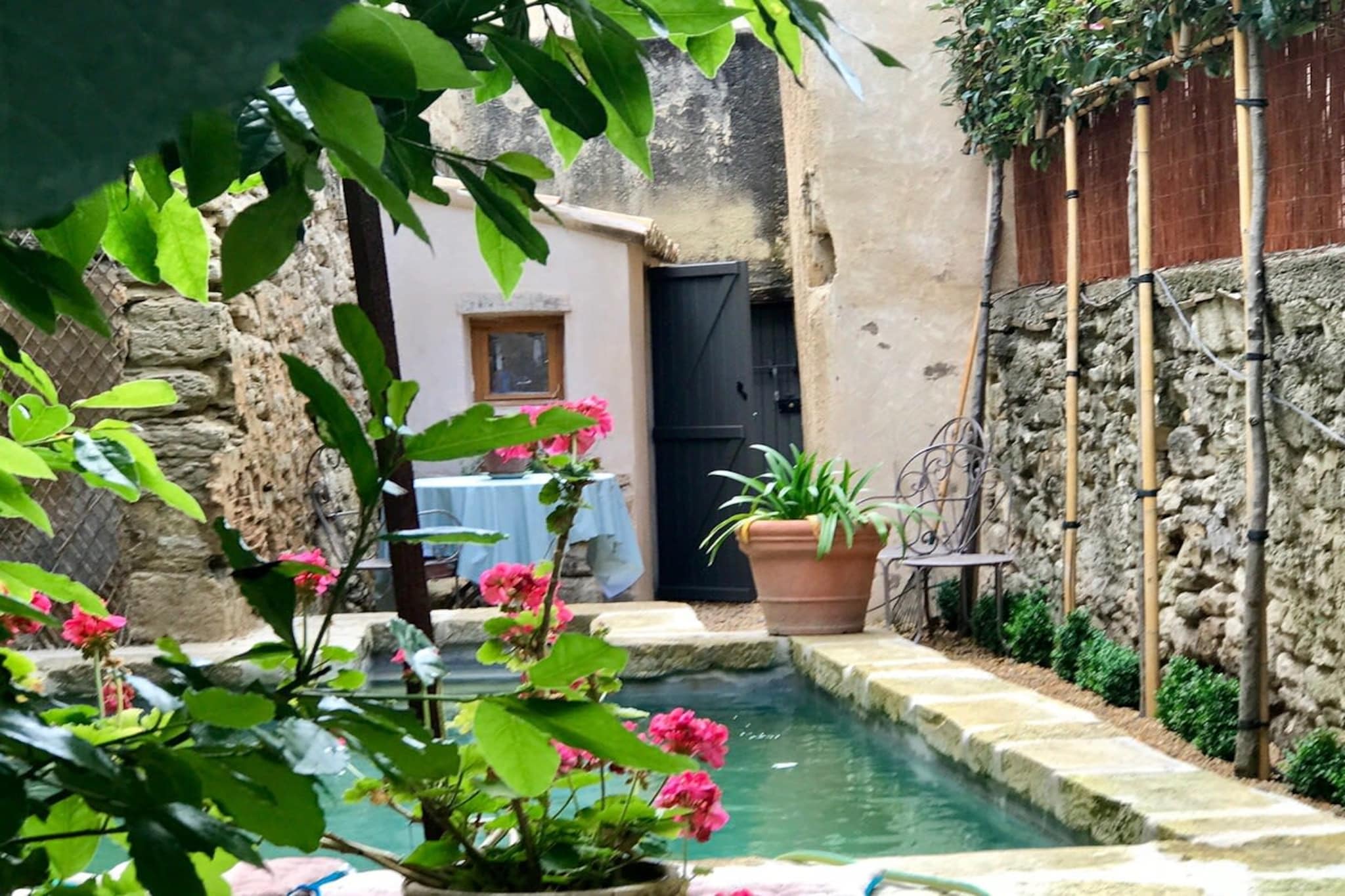 Chez Vous à Uzès-Zwembad