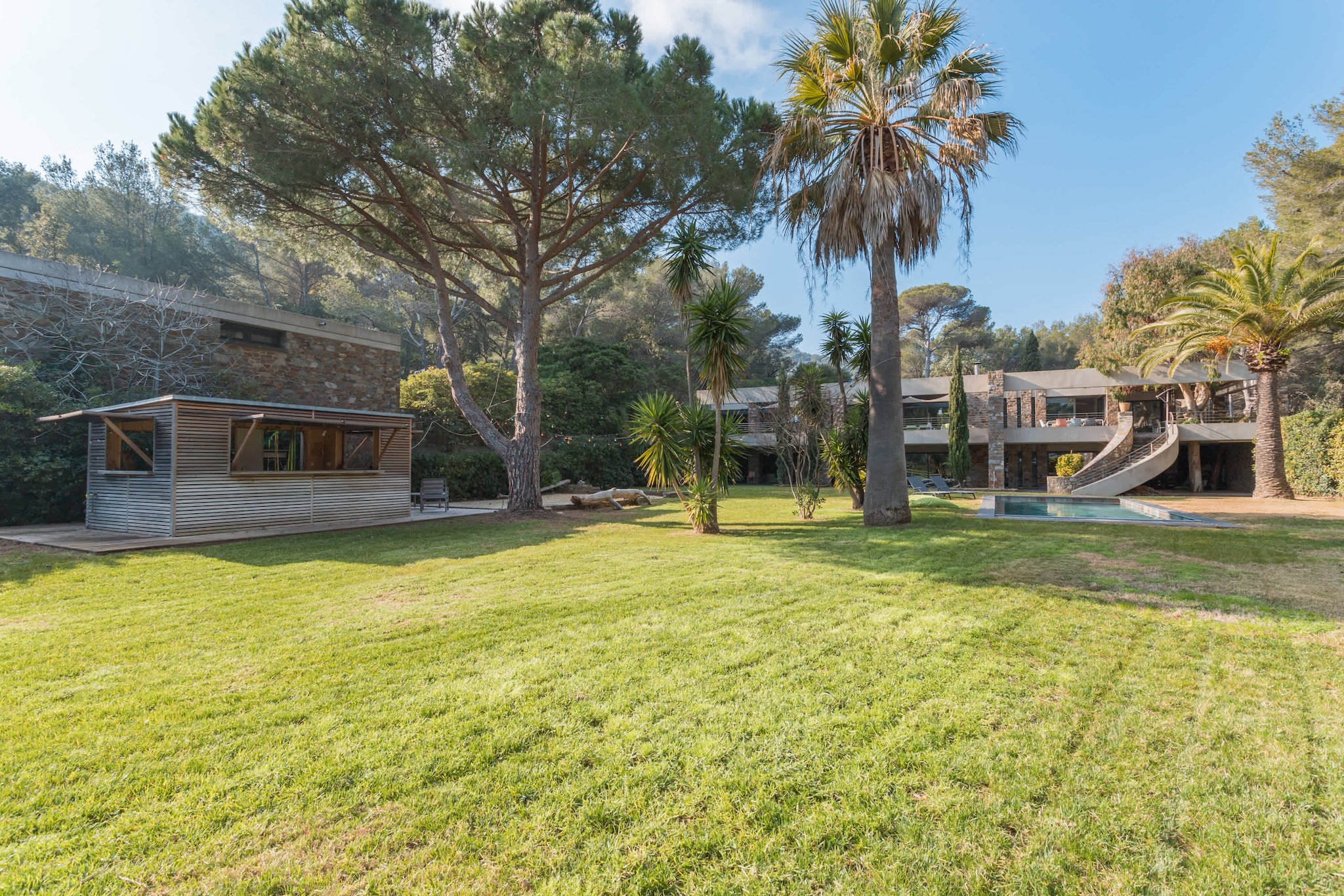 Villa Ephelele-Gardens in summer