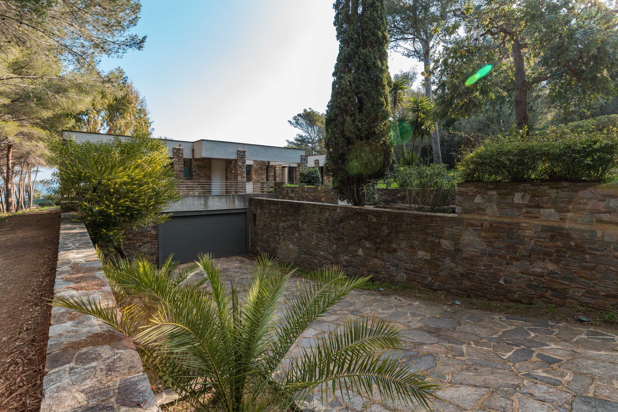 Villa Ephelele-Exterior in summer