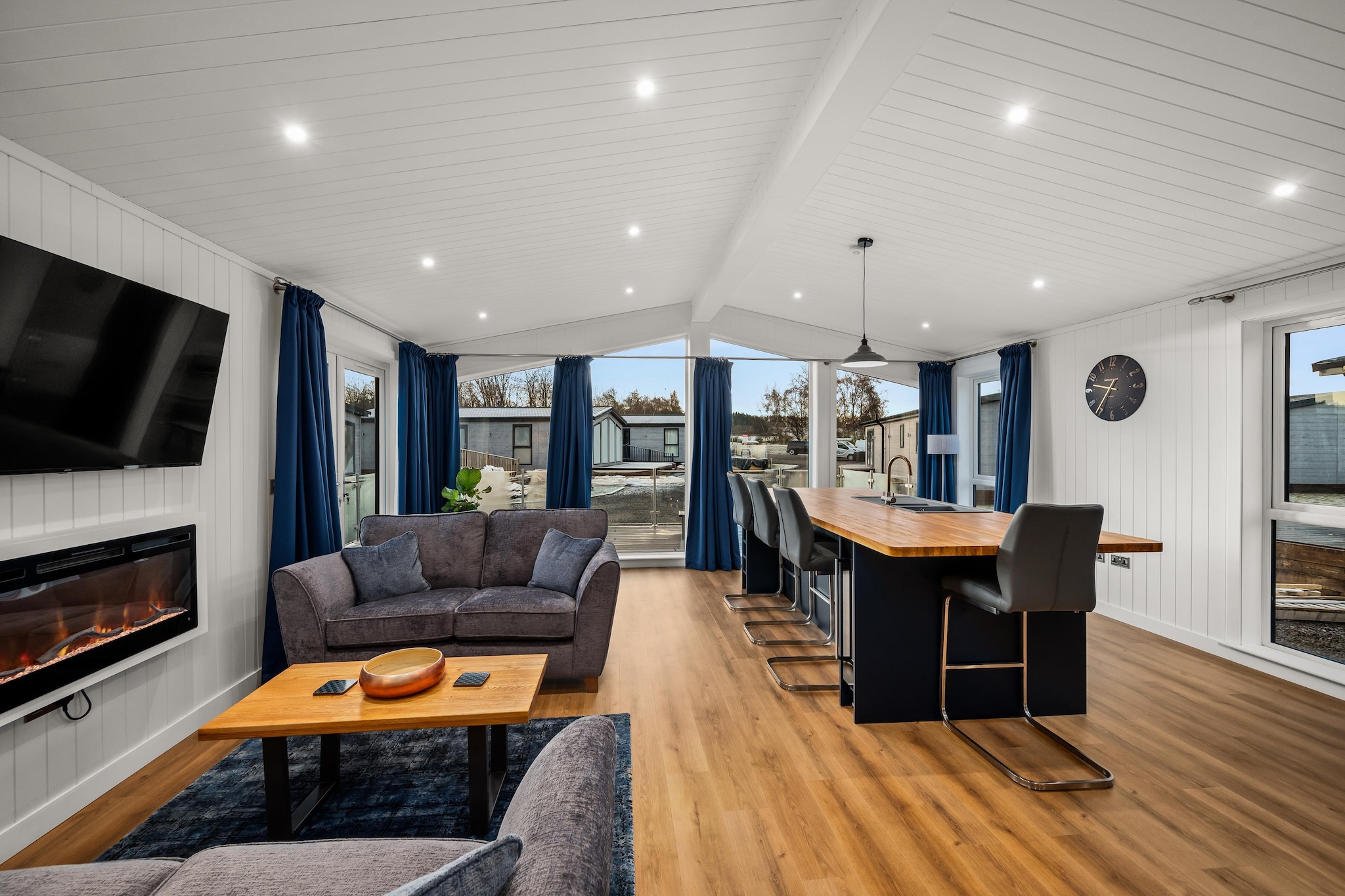 PADDOCK  JUNIOR 2 BED CHALET-Image-tags.