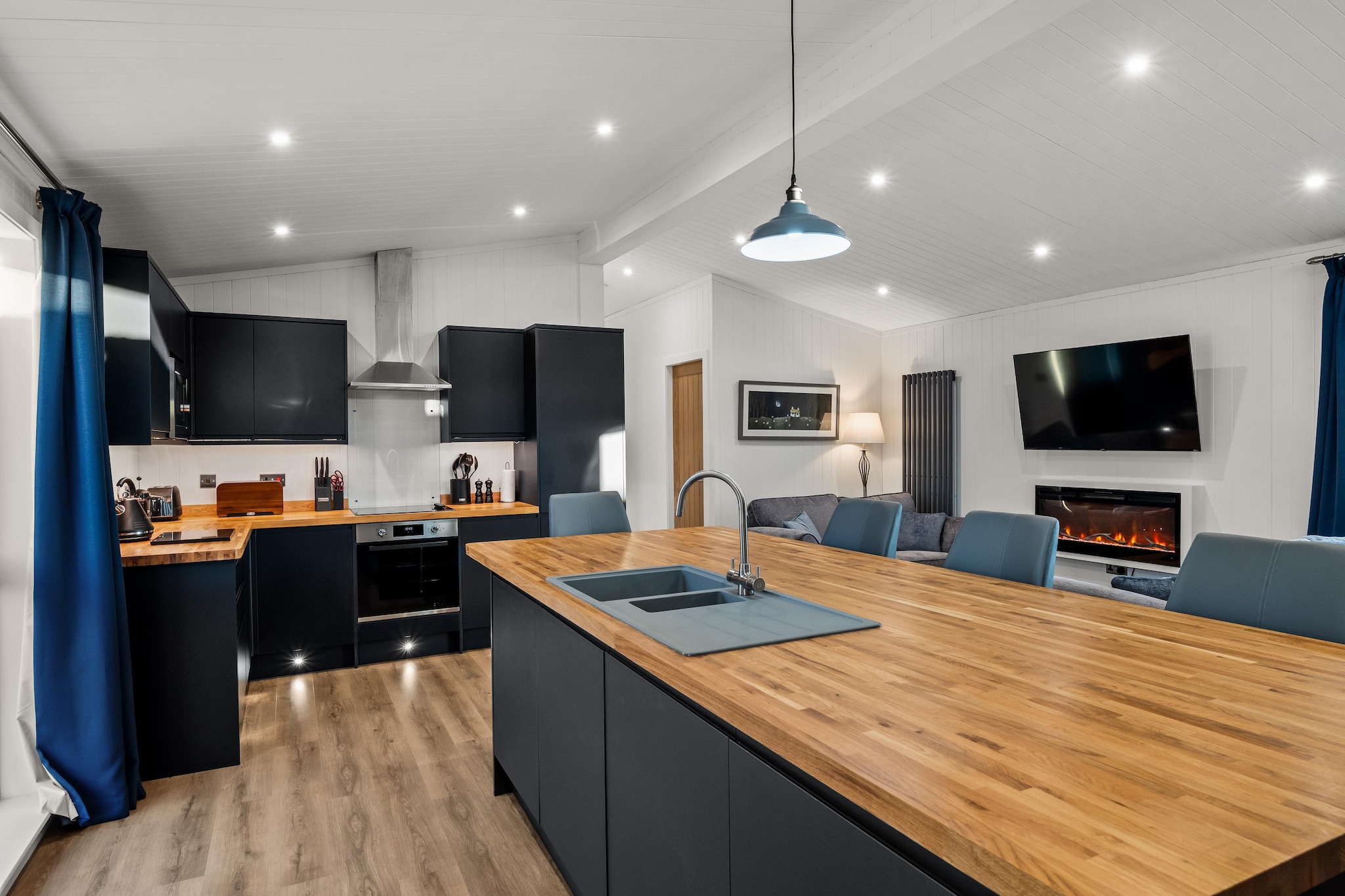 PADDOCK  JUNIOR 2 BED CHALET-Image-tags.